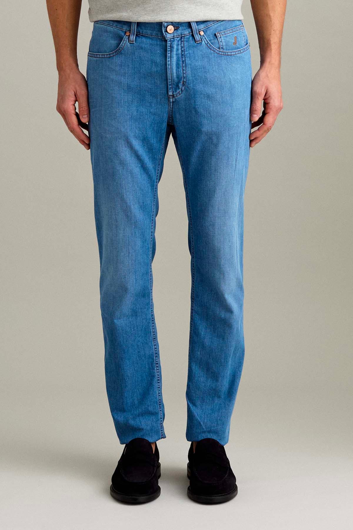 Jeans uomo regular fit in denim azzurro, stile casual, vestibilità dritta