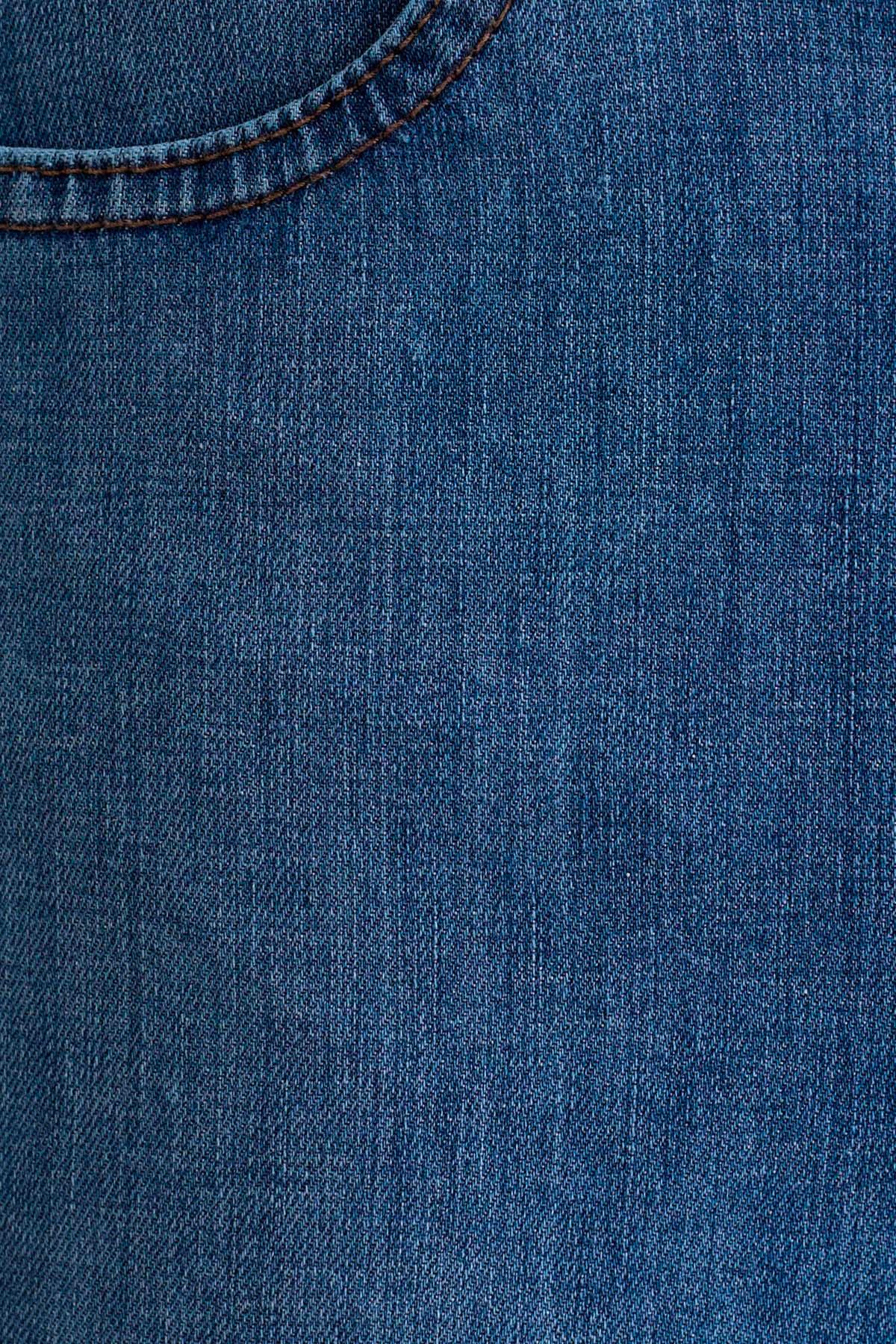 Dettaglio tessuto denim blu con cucitura, moda uomo donna, jeans alta qualità