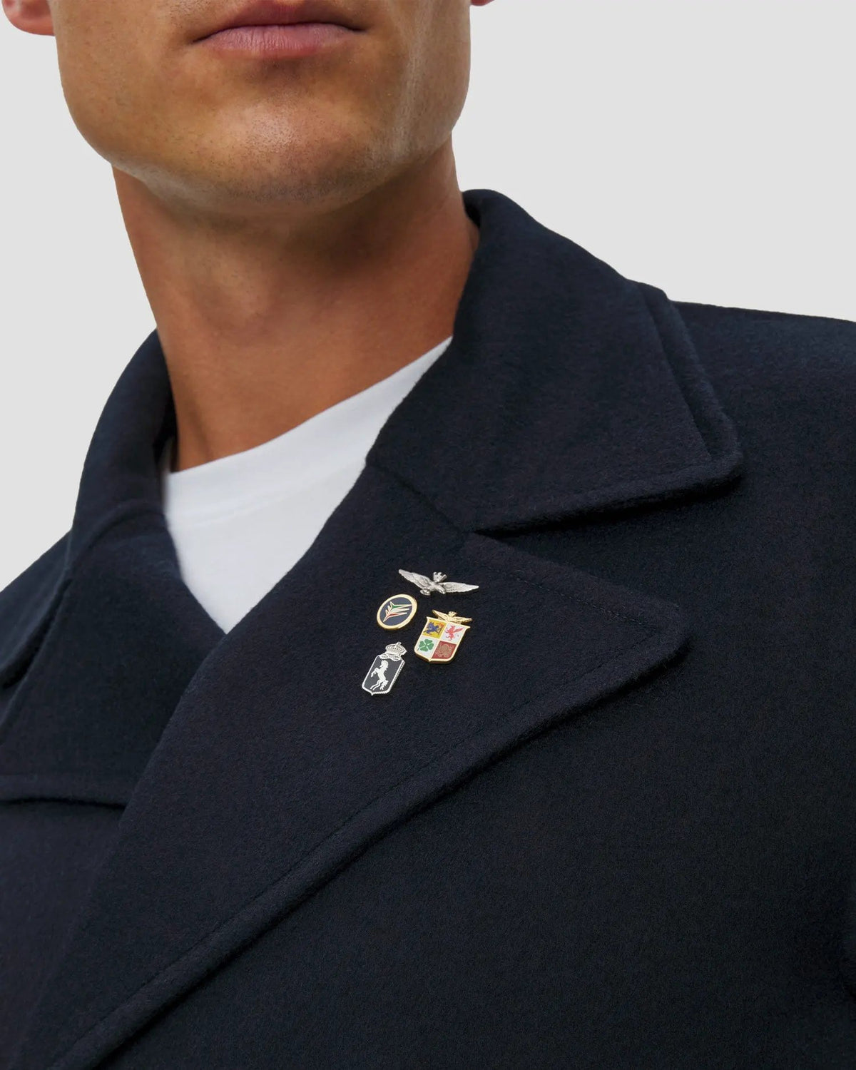 Giacca a doppiopetto con spille Aeronautica Militare AB3057UCT04330 Sky Captain - Vista indossata laterale