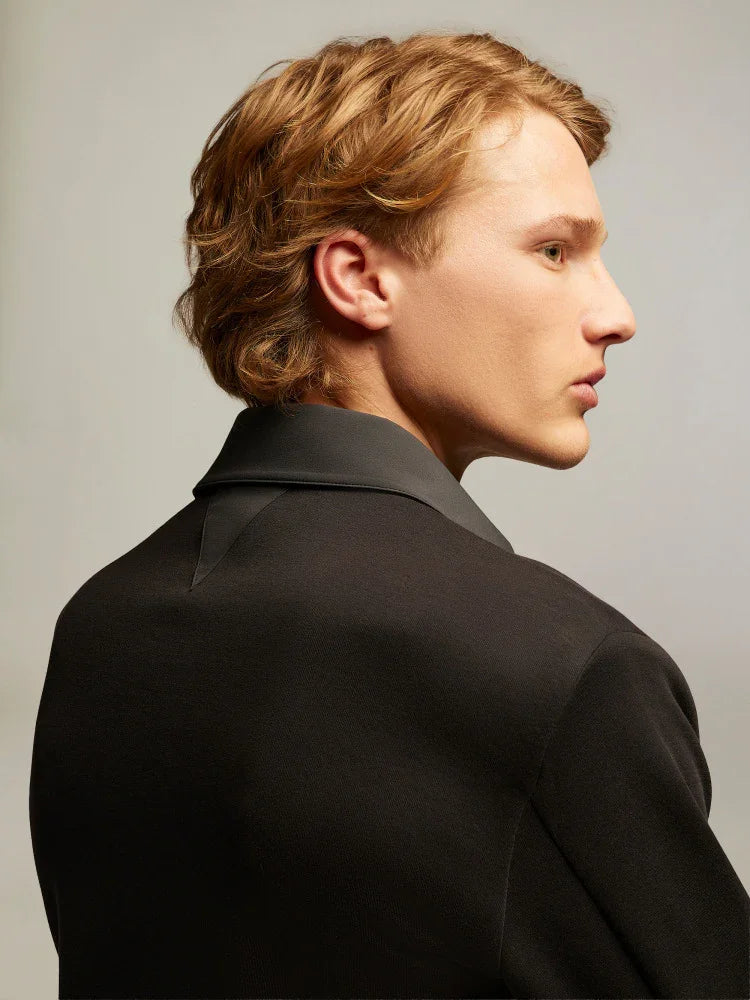 Giacca uomo elegante nera vista retro, moda uomo Made in Italy, sfondo neutro