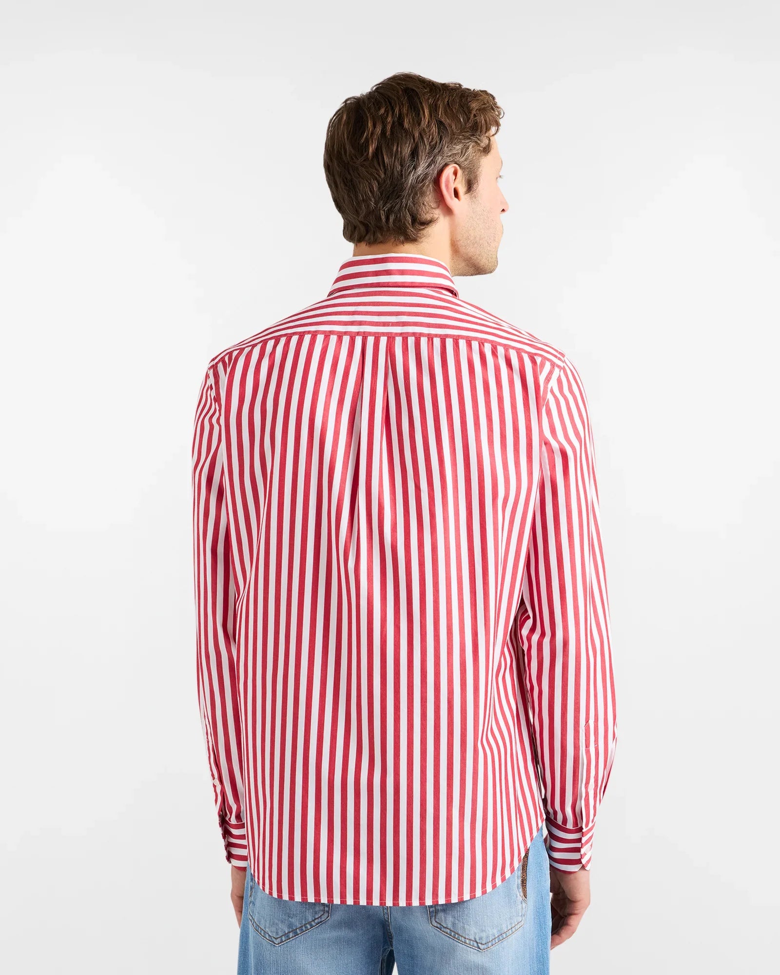 Camicia uomo a righe verticali rosse e bianche, manica lunga, vista posteriore