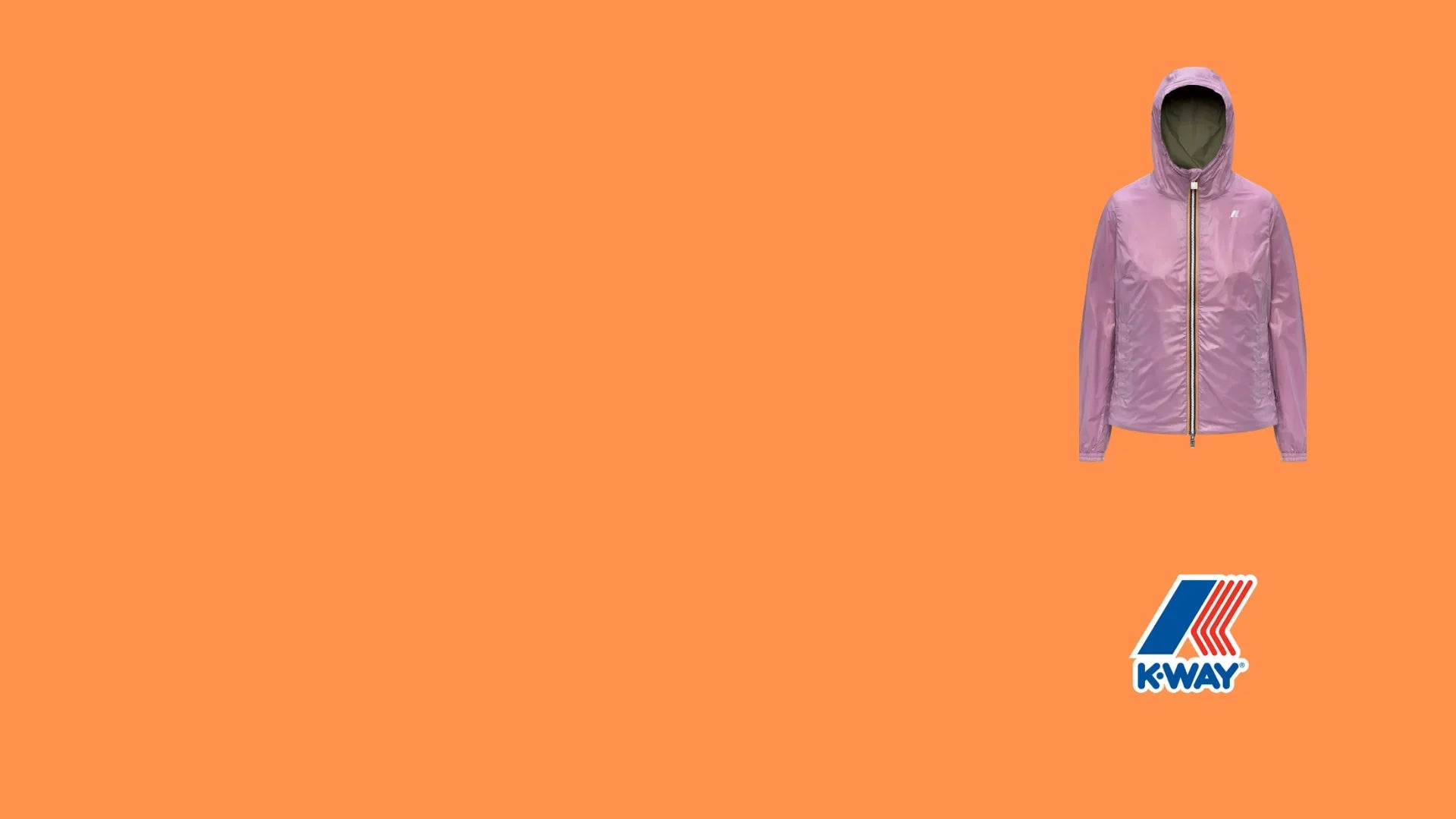 Giacca K-Way donna viola con cappuccio, sfondo arancione, abbigliamento moda