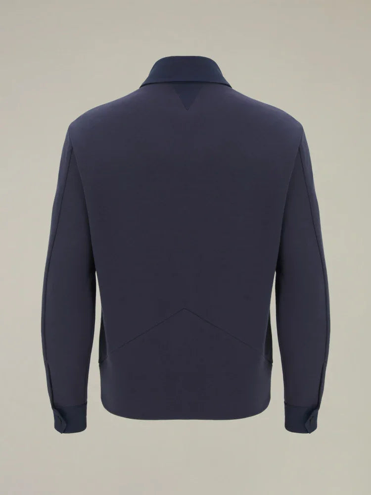Retro di una giacca elegante da uomo blu scuro, maniche lunghe, stile moderno