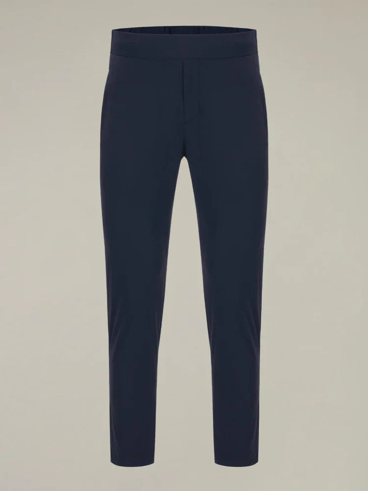 Pantaloni slim fit uomo blu scuro eleganti, senza dettagli visibili, fondo dritto