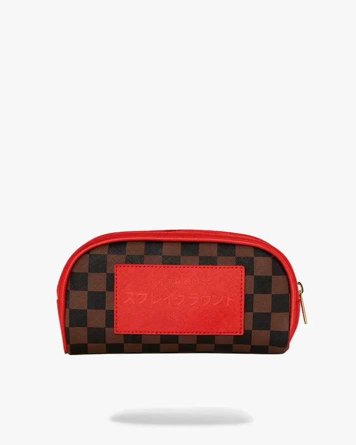 Pochette uomo donna a scacchi marrone con dettagli rossi e zip dorata, accessorio moda elegante.