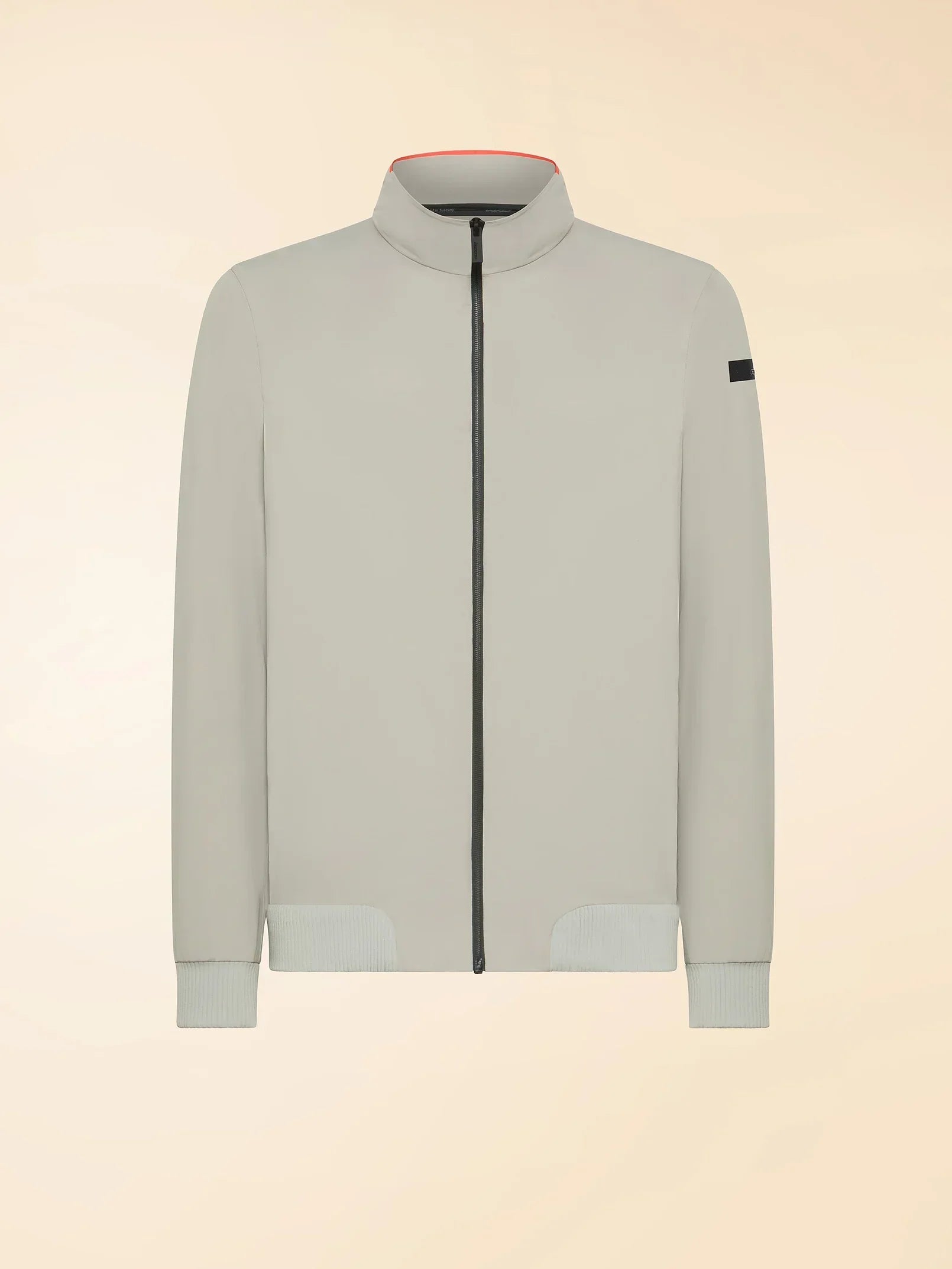 Giacca uomo leggera beige con zip, colletto alto e dettagli minimal, stile casual elegante