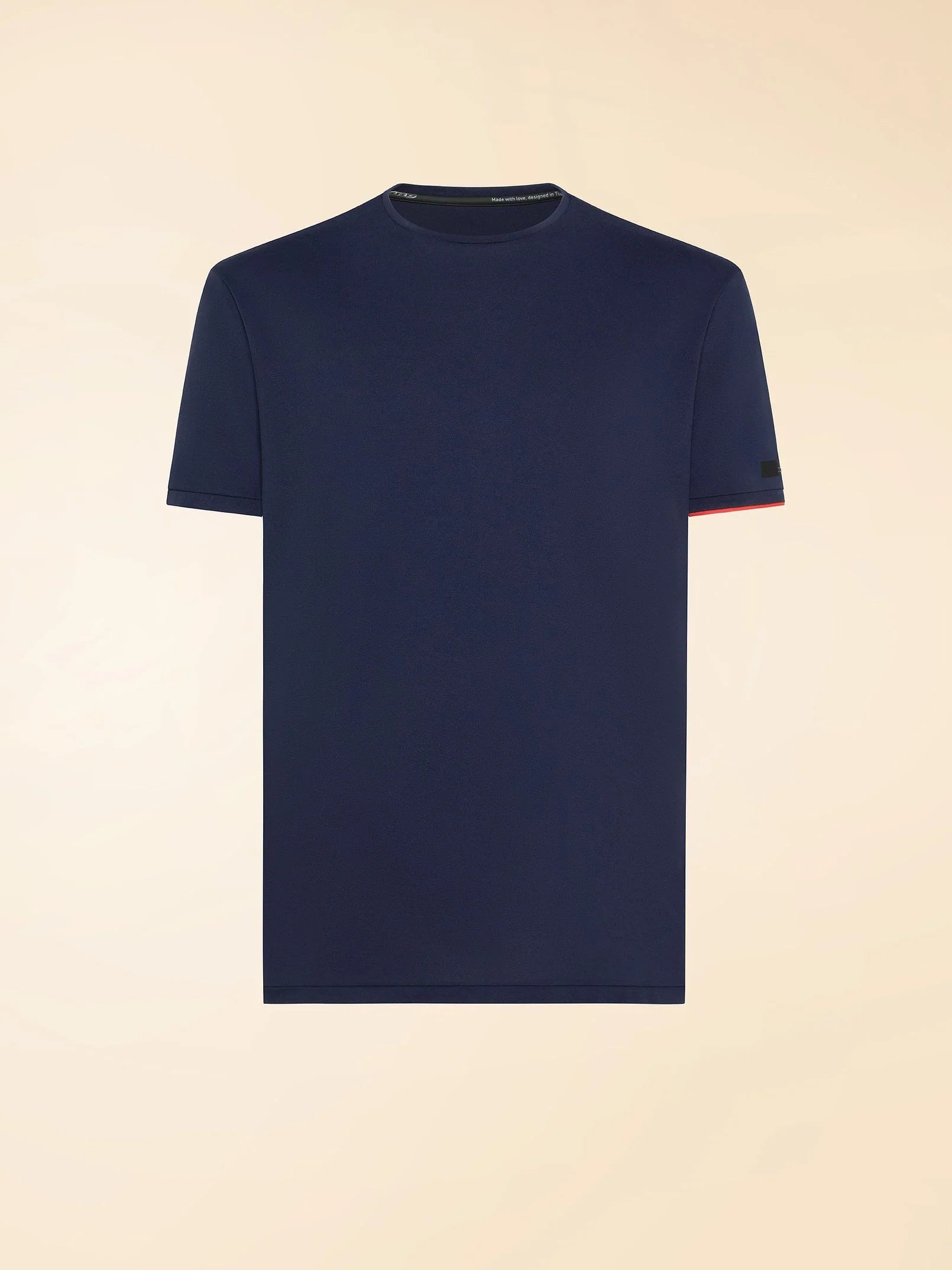 T-shirt uomo blu navy a maniche corte con dettaglio rosso sulla manica destra, stile elegante.