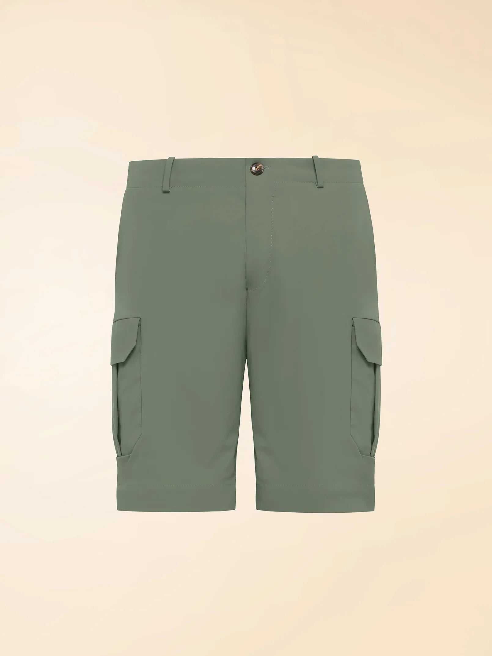 Bermuda cargo uomo verde salvia con tasche laterali, stile casual elegante