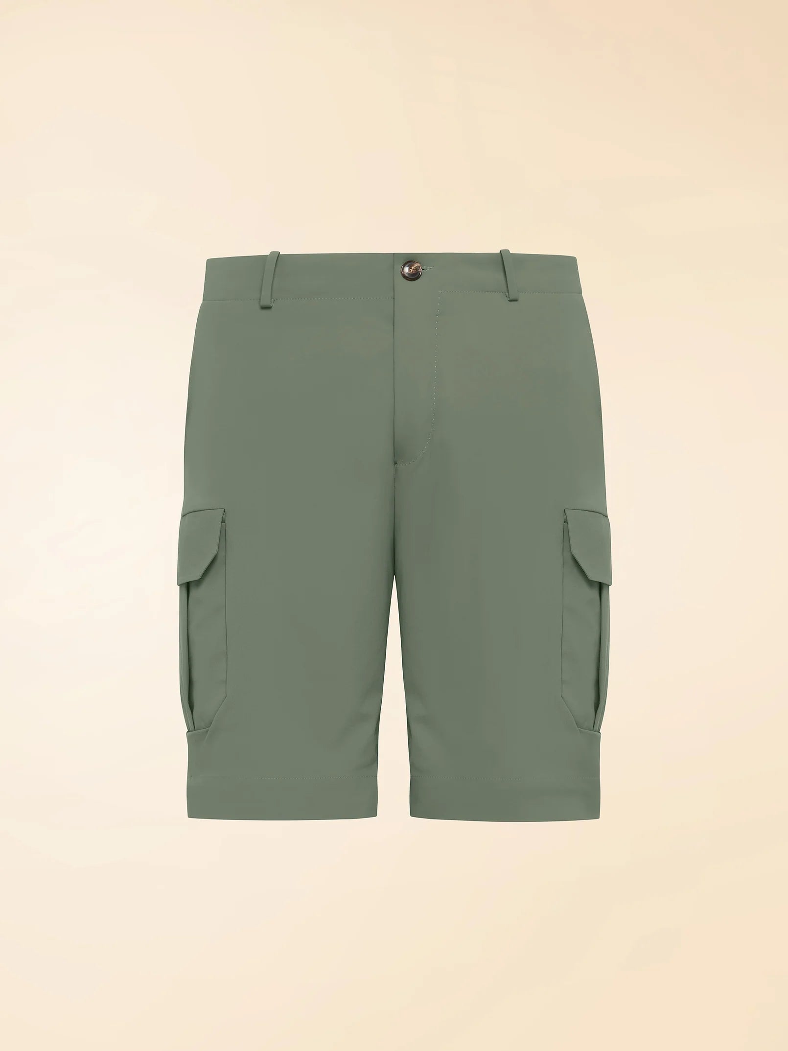 Bermuda cargo uomo verde salvia con tasche laterali, stile casual elegante