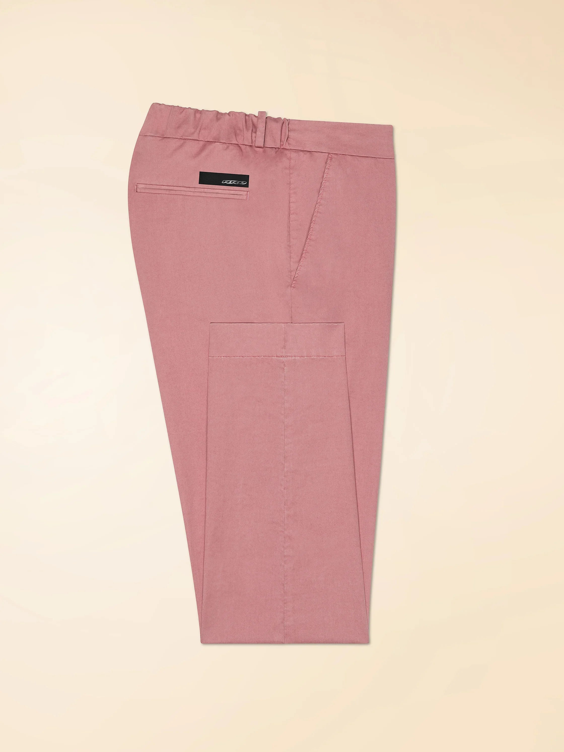 Pantalone uomo rosa con elastico in vita e tasca posteriore, stile casual elegante.