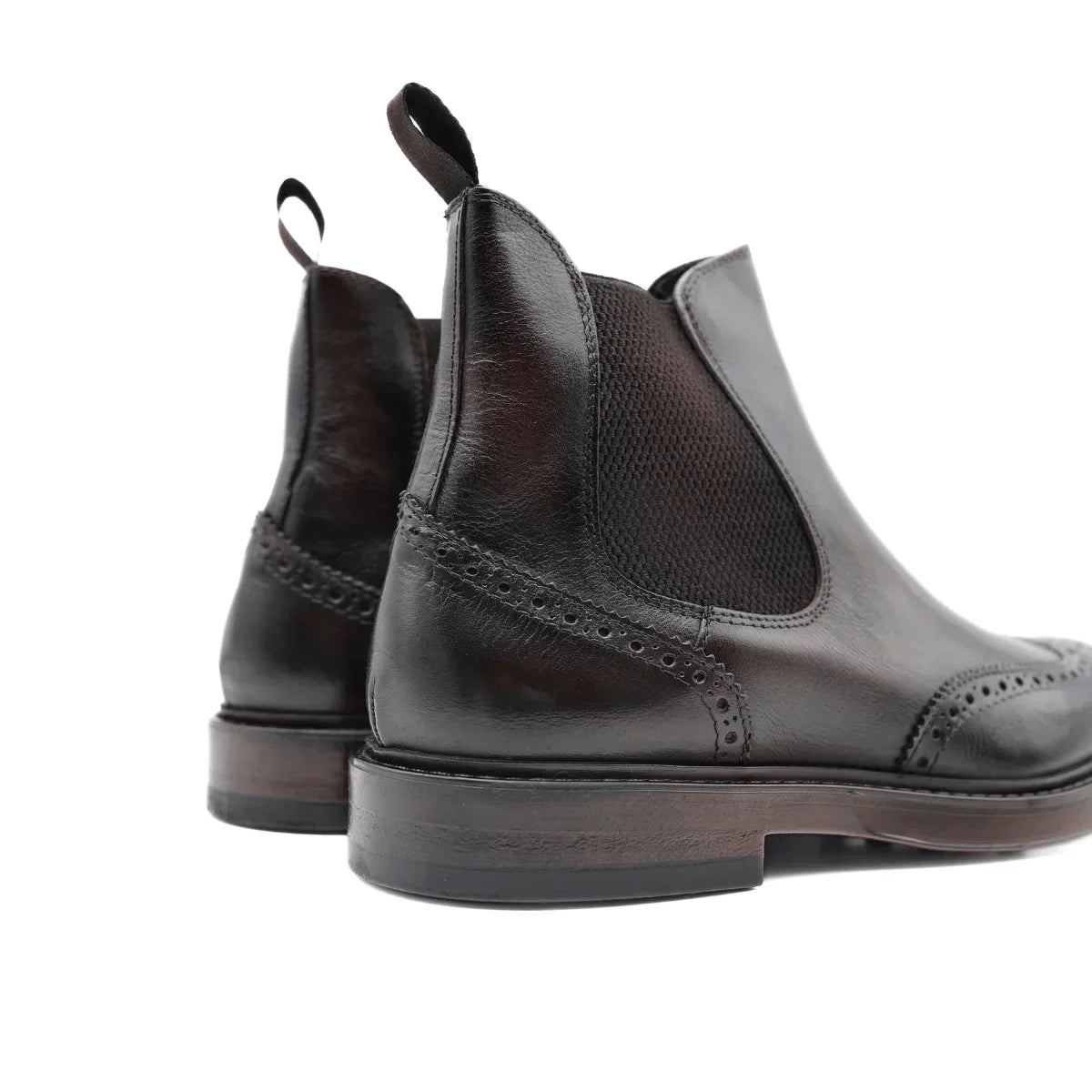 Stivaletti Chelsea uomo in pelle marrone scuro con dettagli brogue e suola in cuoio