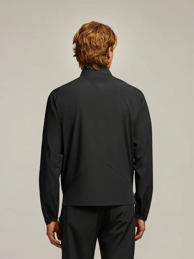 Giacca uomo nera elegante a maniche lunghe vista posteriore, abbigliamento moda uomo