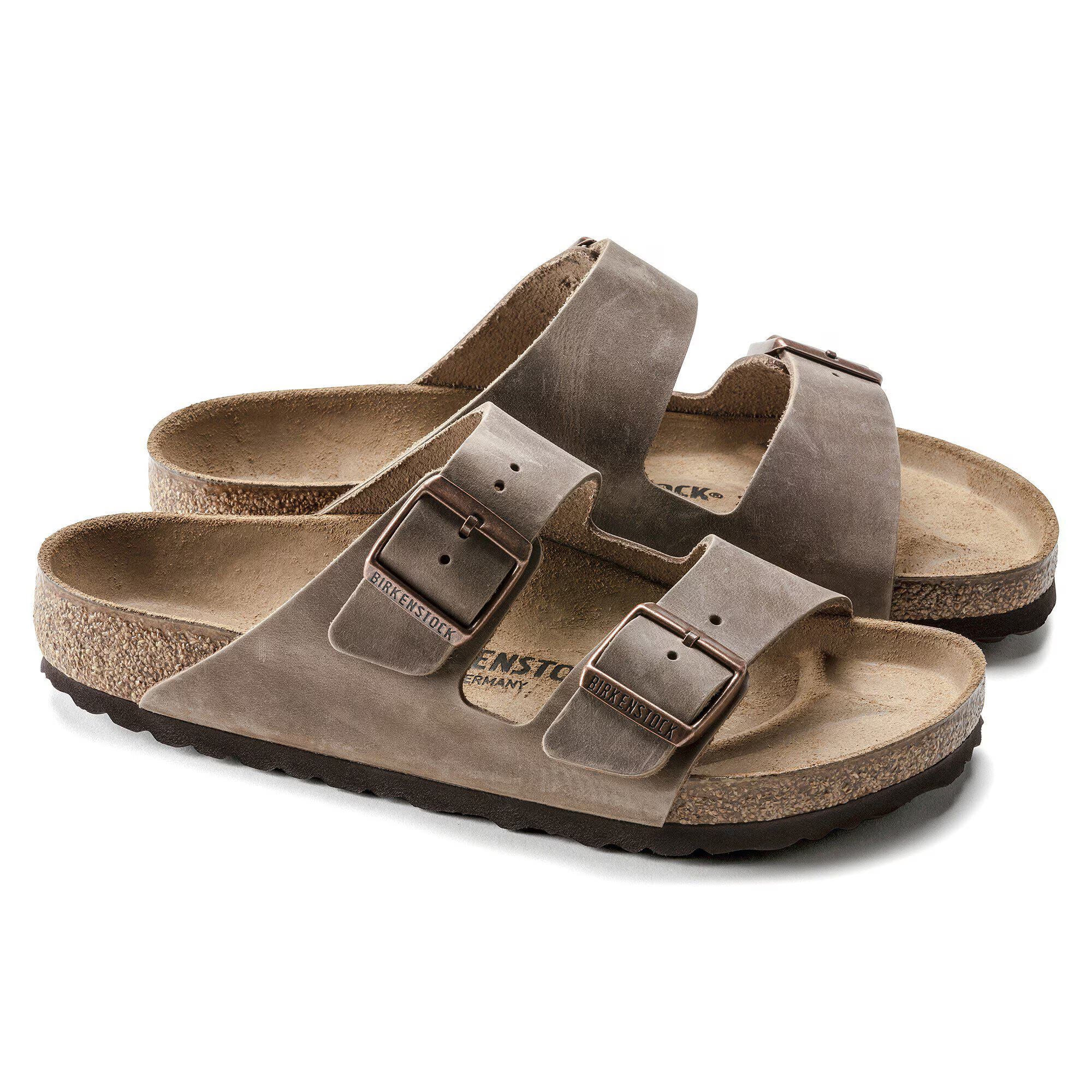 Sandali BIRKENSTOCK Arizona in pelle marrone tabacco oliata, con cinturini regolabili e suola comoda.
