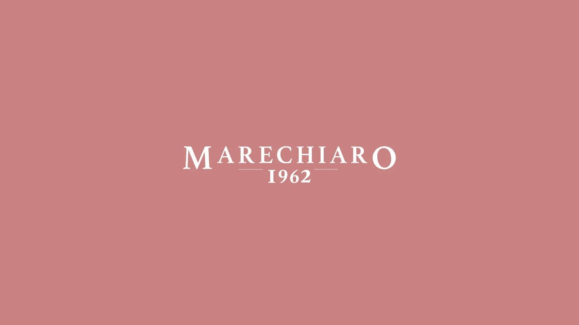 Logo Marechiaro 1962 su sfondo rosa, moda uomo donna Made in Italy