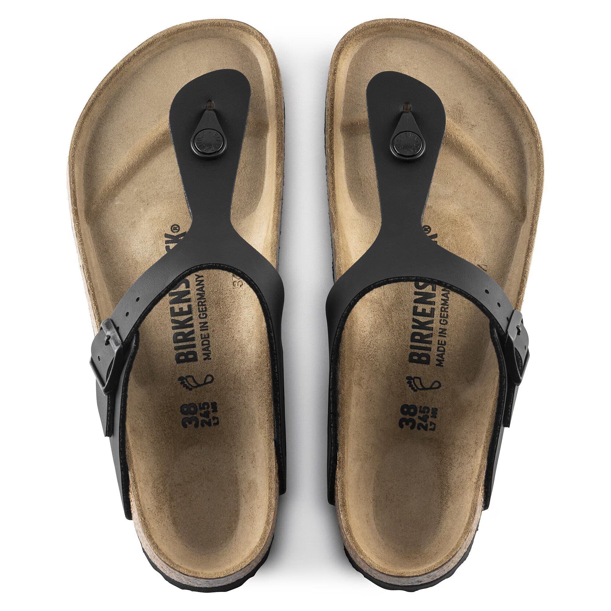 Sandalo BIRKENSTOCK Gizeh nero in pelle con cinturino regolabile e suola in sughero, vista dall'alto.