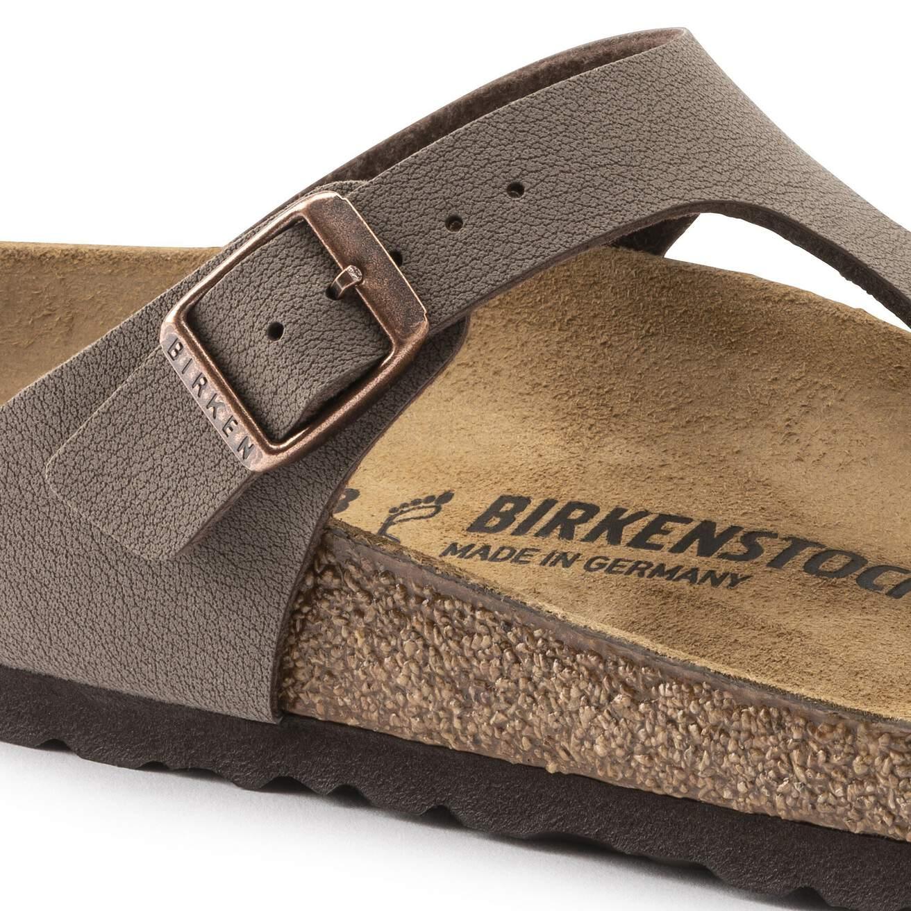Sandalo uomo in pelle taupe con fibbia regolabile e plantare anatomico Birkenstock.