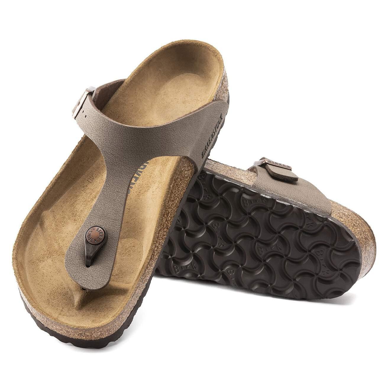 Sandali infradito uomo in pelle scamosciata beige con plantare anatomico e suola antiscivolo.
