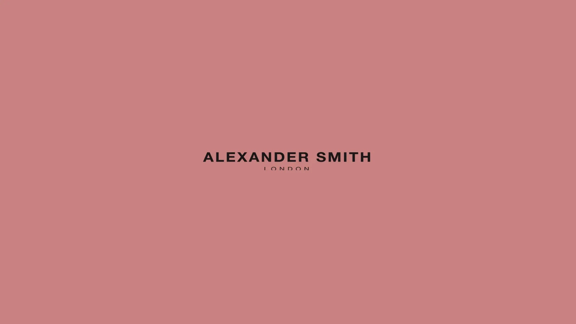 Logo Alexander Smith London su sfondo rosa, moda uomo donna, stile contemporaneo