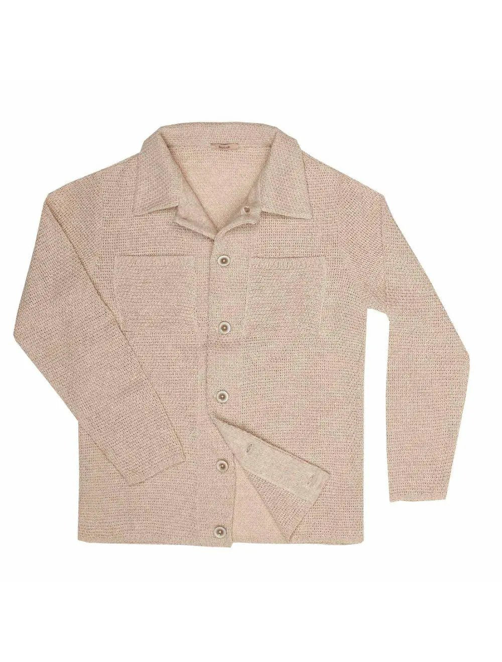 Camicia cardigan uomo beige in maglia, bottoni frontali e tasche applicate, stile casual.