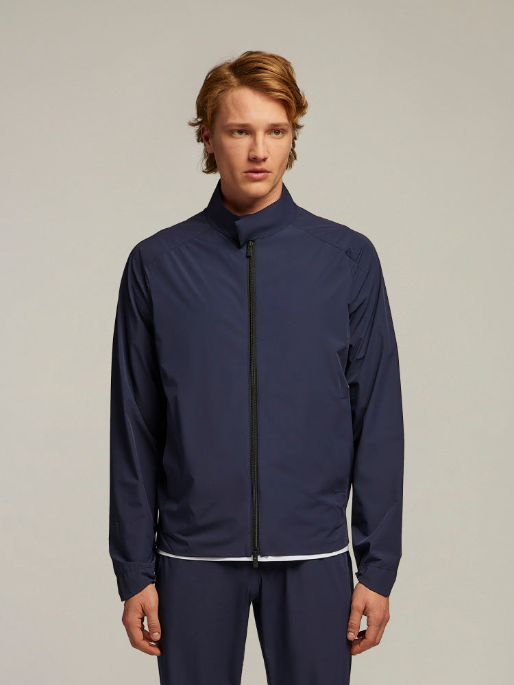 Giacca uomo blu navy con zip frontale, stile casual elegante, abbigliamento maschile moderno