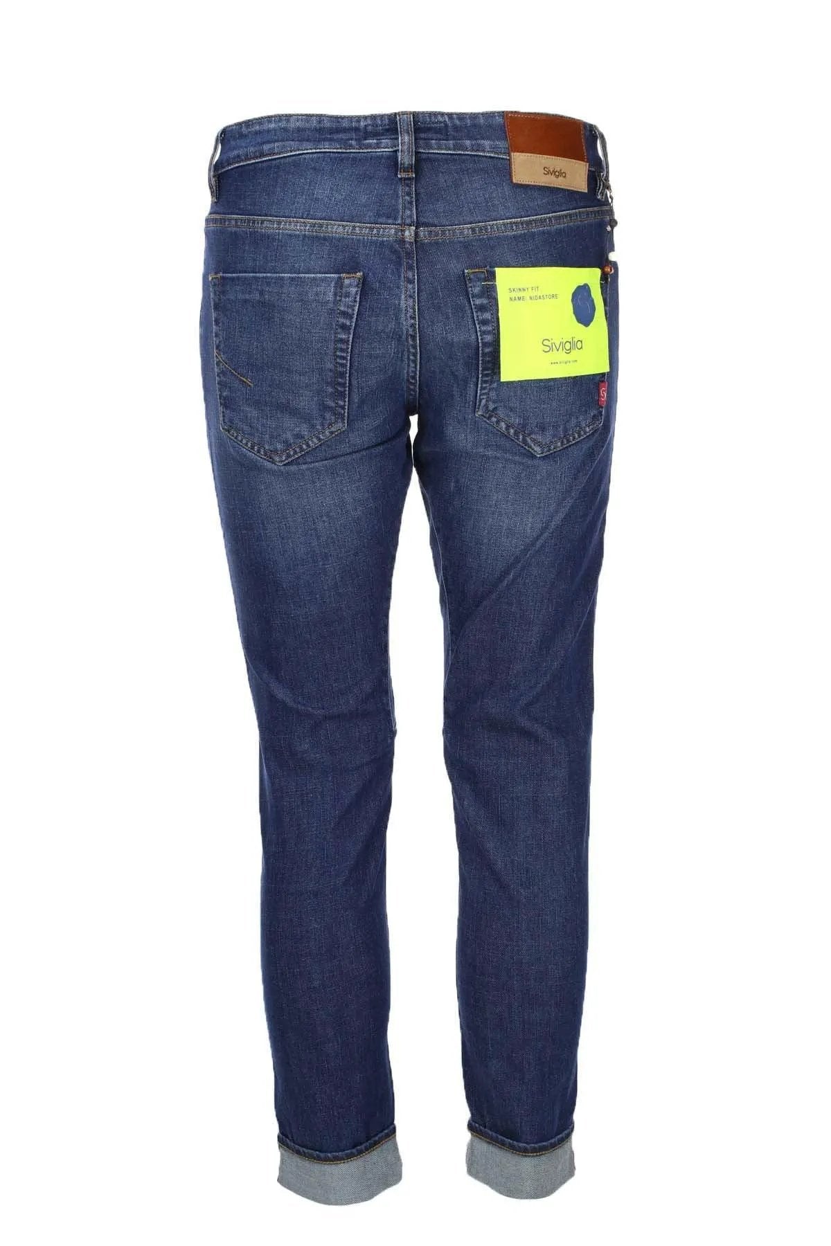 Jeans uomo skinny fit blu denim, tasche posteriori, etichetta Siviglia, fondo risvoltato.