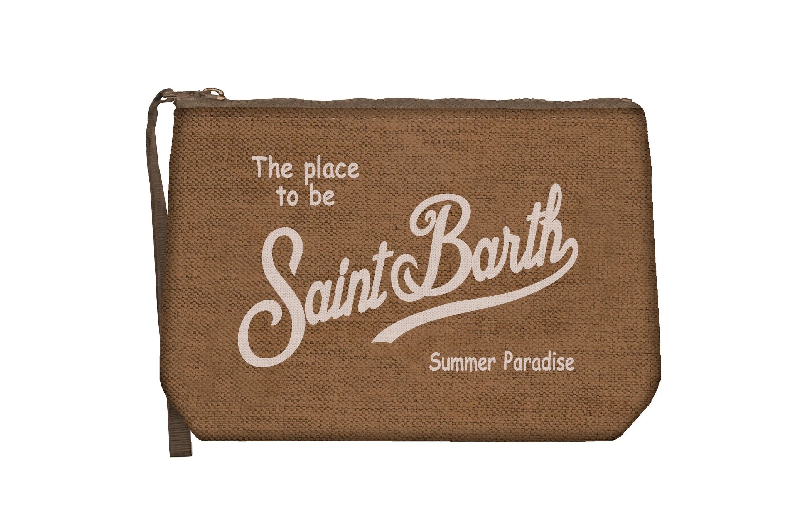 Pochette in lino marrone con scritta Saint Barth bianca, accessorio moda estivo.