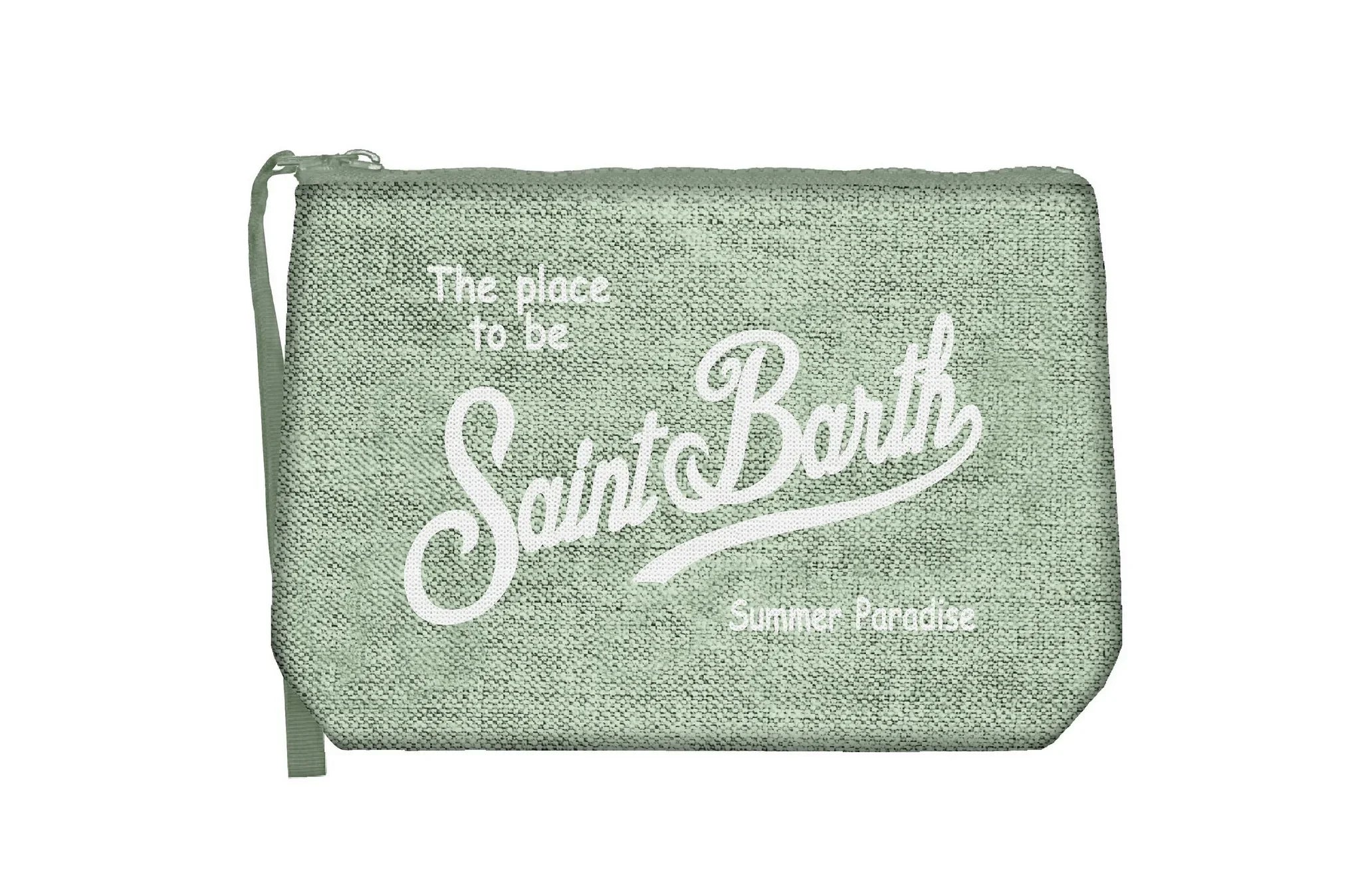 Pochette verde salvia in lino con zip e scritta Saint Barth bianca, stile casual estivo.