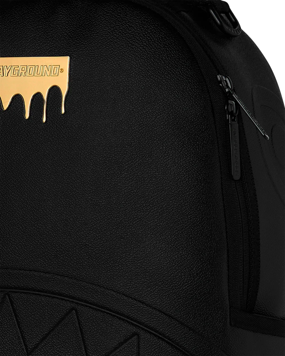 Zaino nero in pelle con zip e dettaglio logo dorato, accessorio moda uomo donna