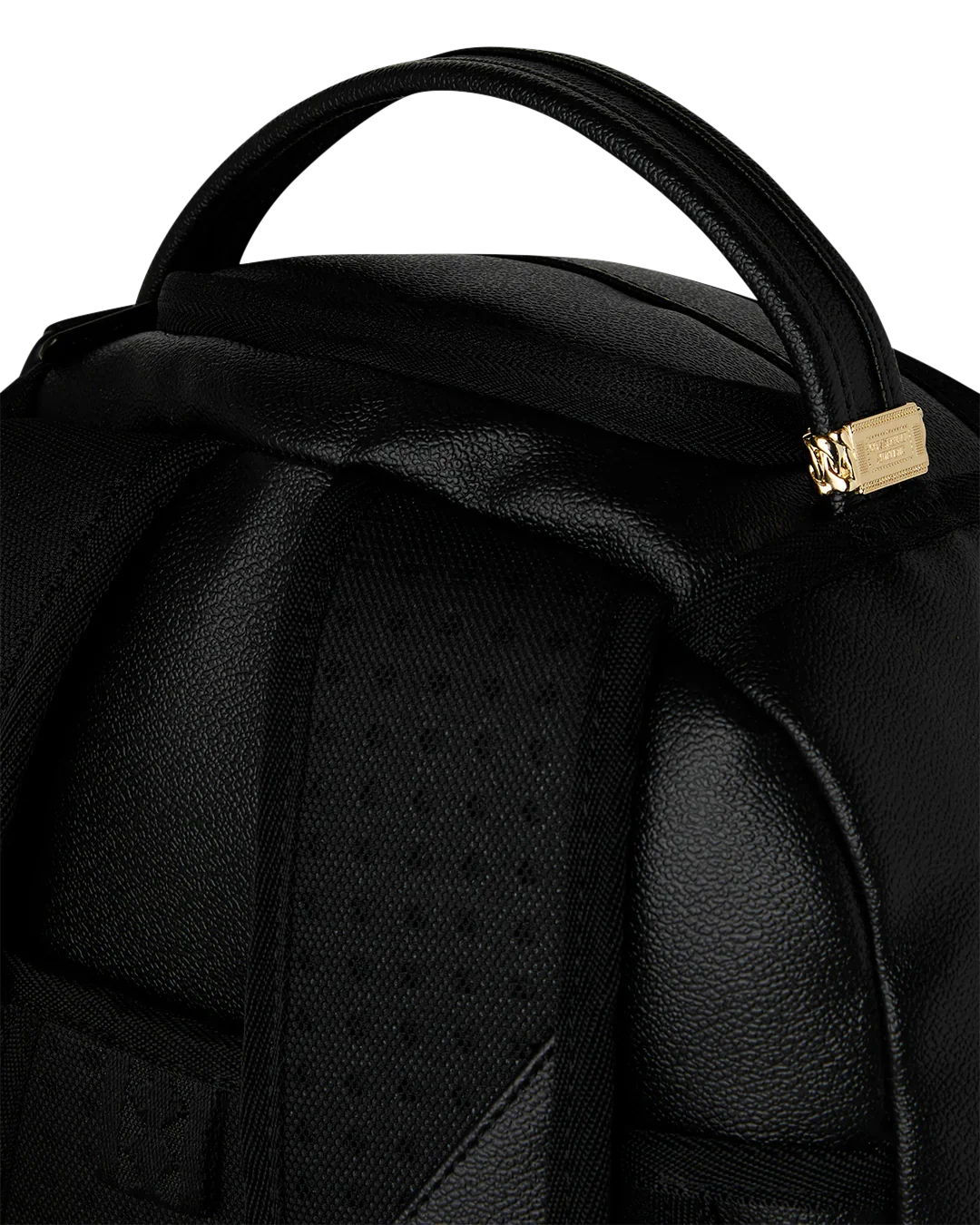 Dettaglio zaino nero in ecopelle con manico e zip dorata, stile moderno
