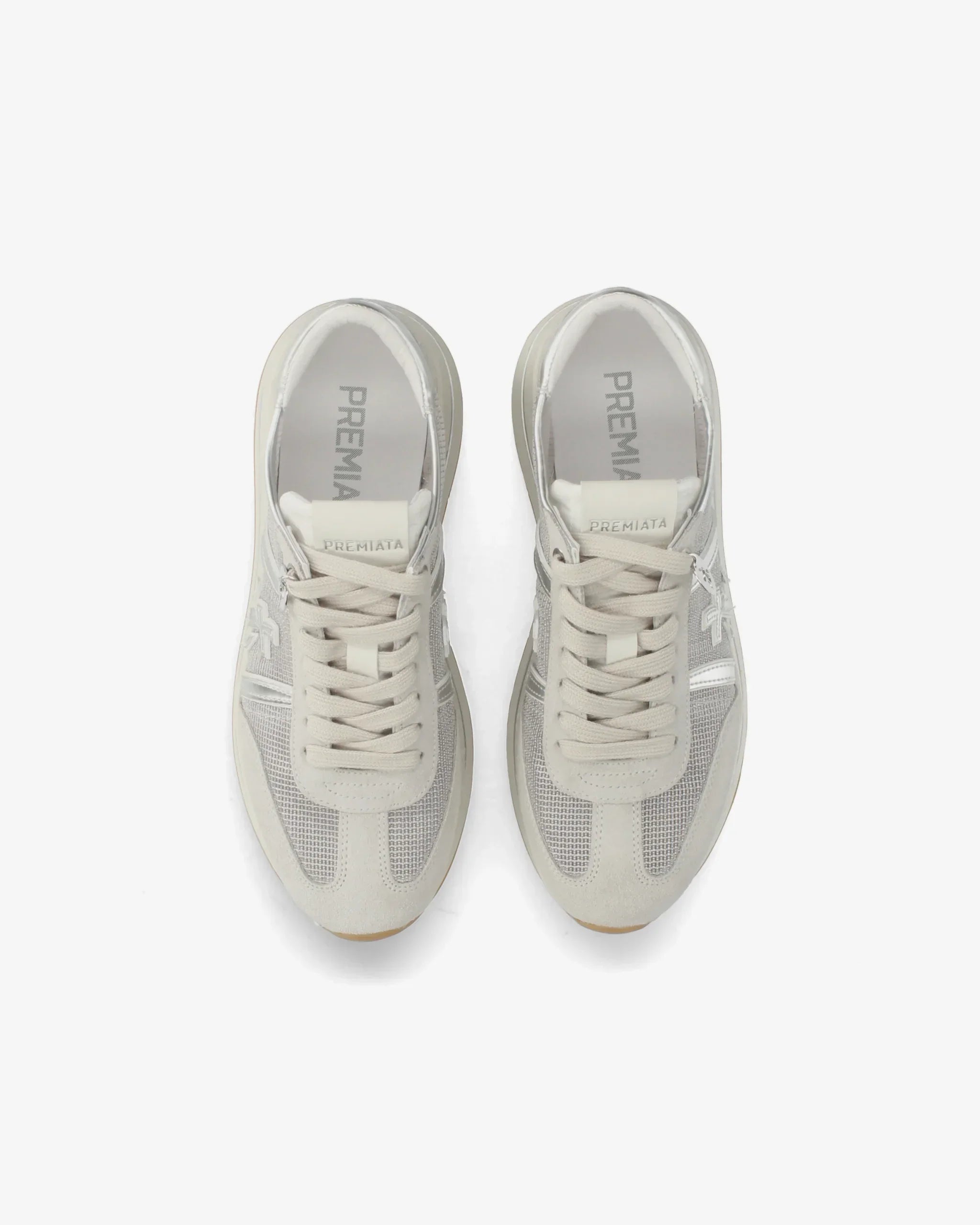 Sneakers uomo Premiata beige in pelle e tessuto vista dall'alto, design moderno ed elegante.
