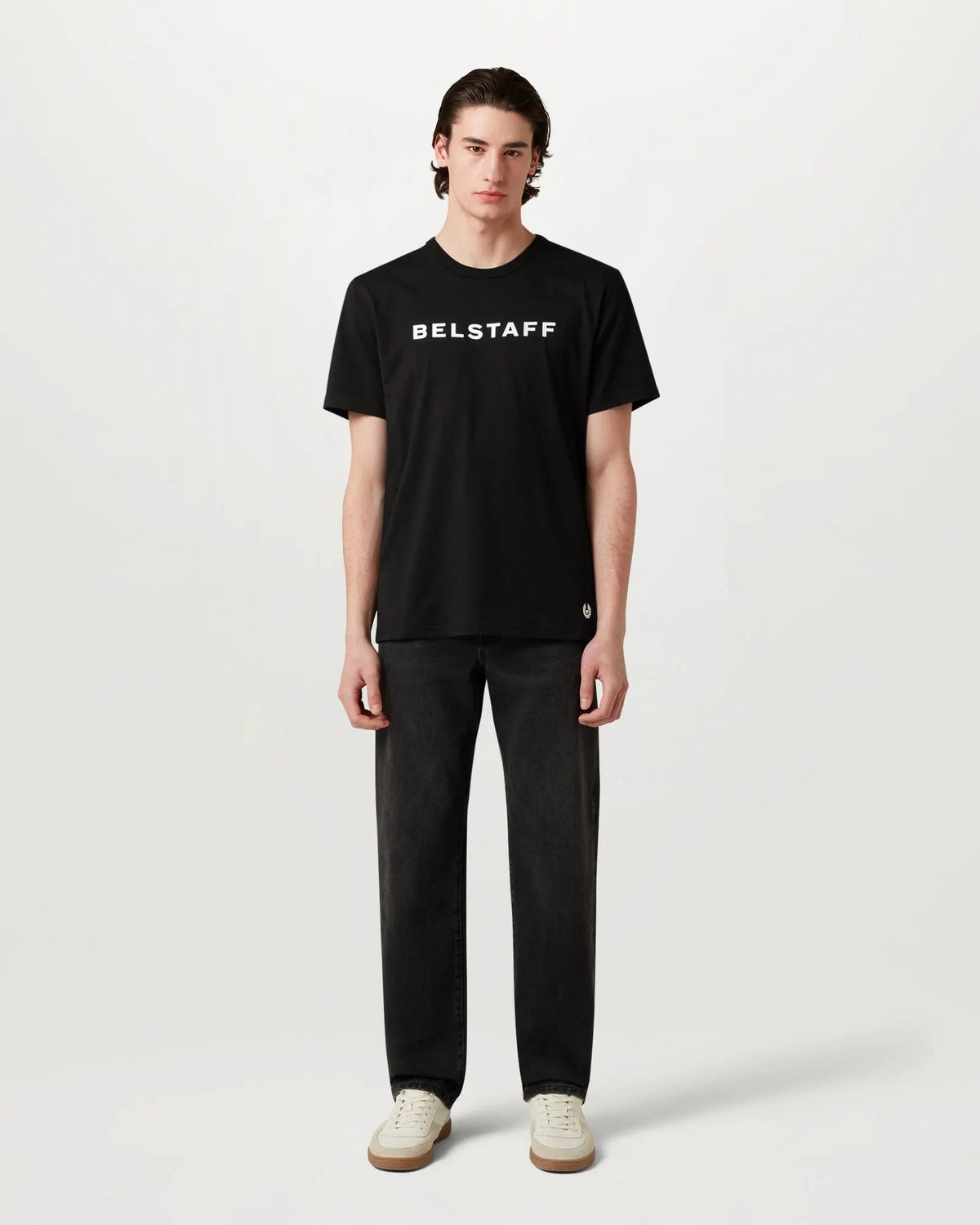 T-shirt con logo Belstaff colore Nero - Indossata vista frontale