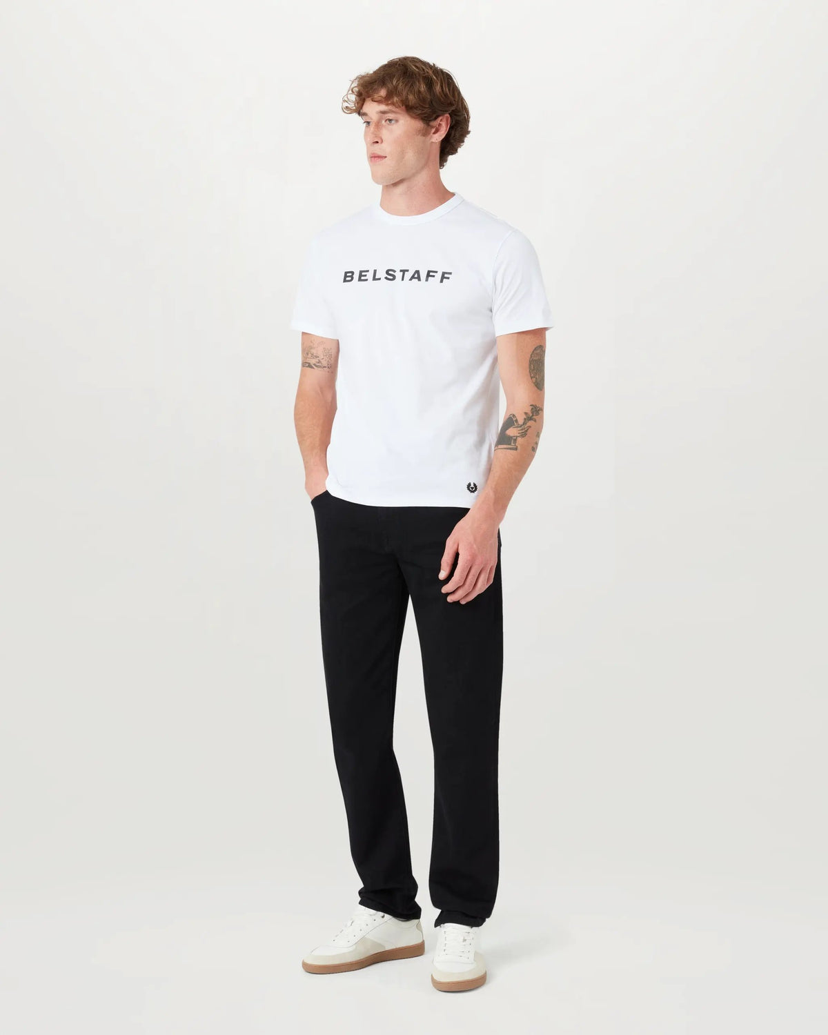 T-shirt con logo Belstaff colore Bianco - Indossata vista frontale