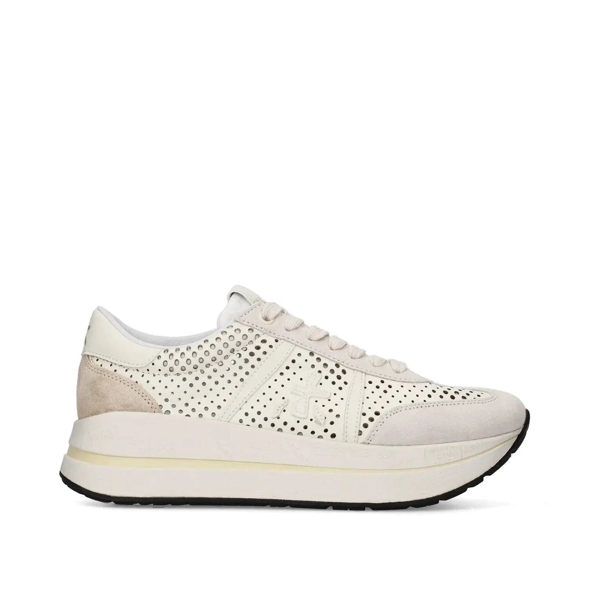 Sneaker donna bianca traforata in pelle e suede, suola alta e fondo nero, stile casual.