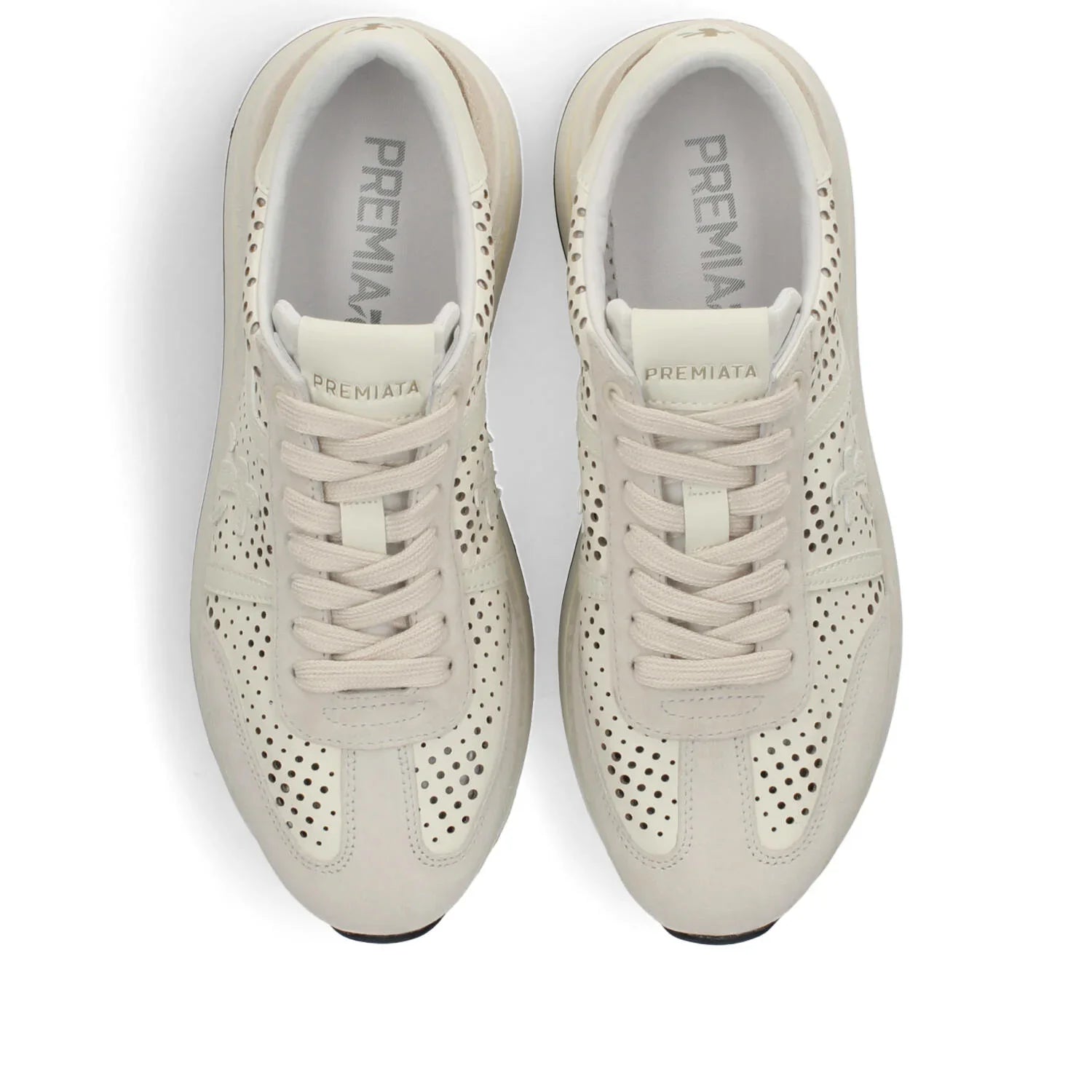 Sneakers uomo beige traforate in pelle con logo, vista dall'alto, marca Premiata.