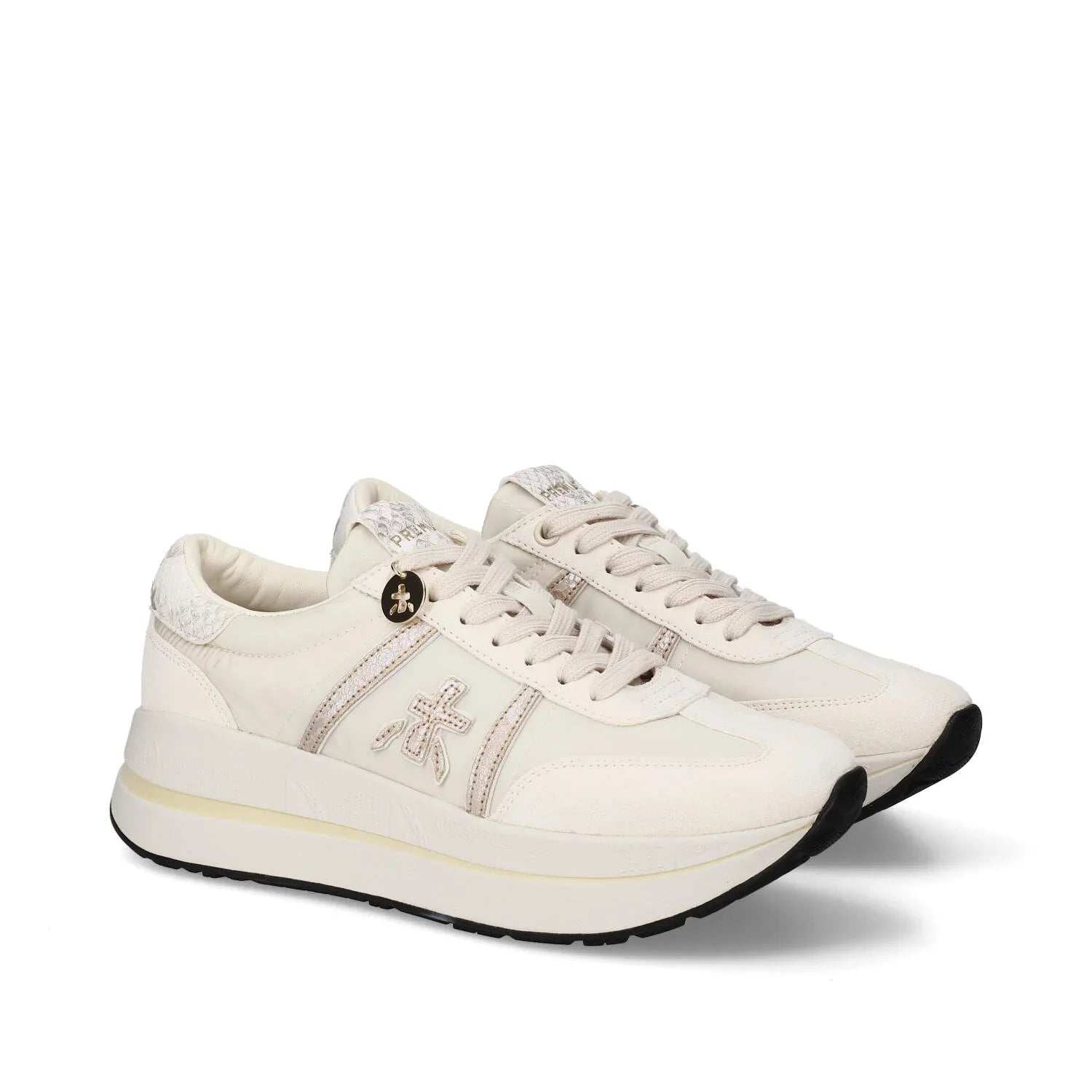 Sneakers donna beige con suola alta, logo laterale ricamato e dettagli chiari a contrasto