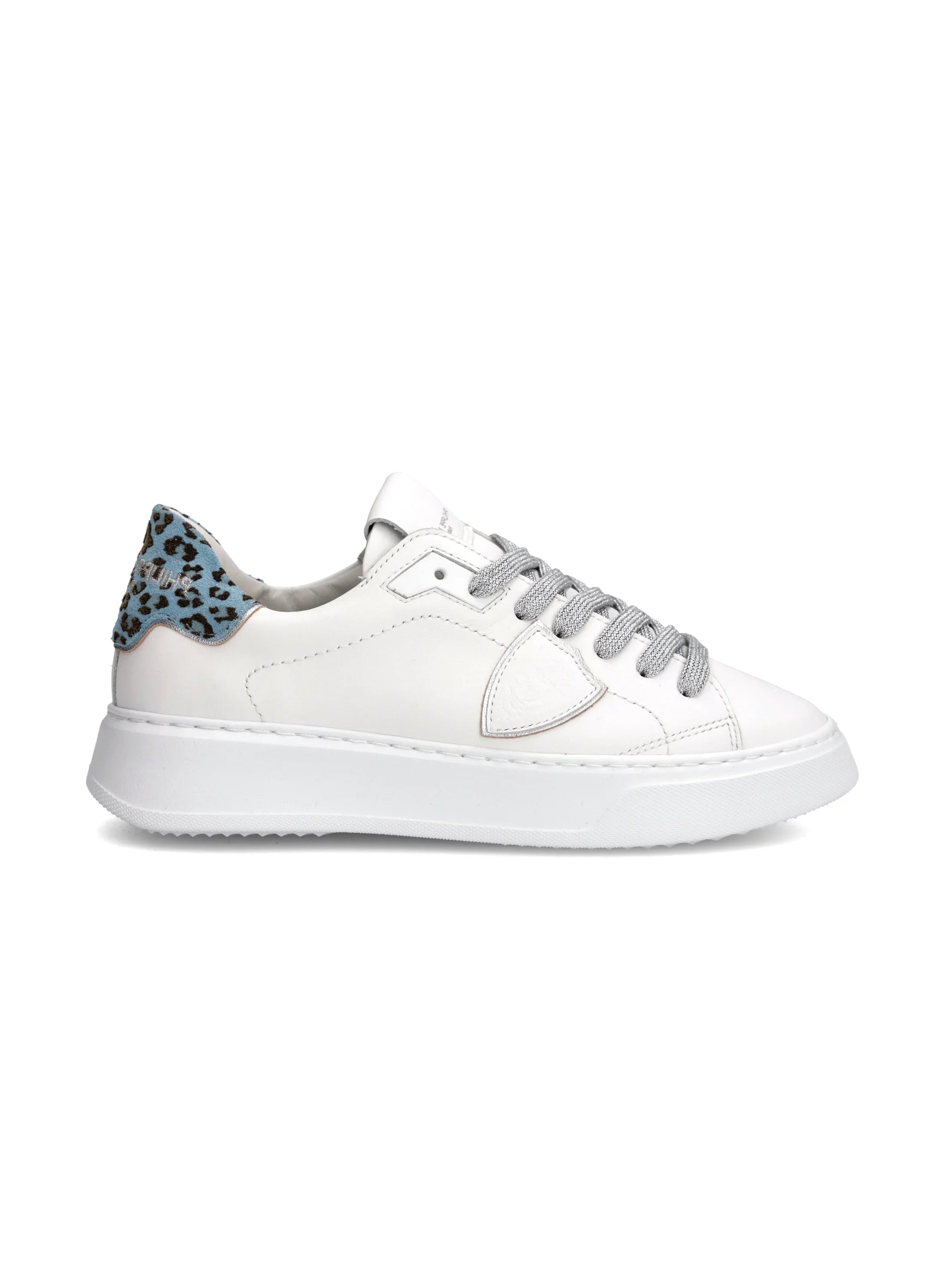 Sneaker donna bianca con tallone azzurro e motivo animalier, lacci grigi, suola alta