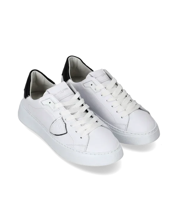 Sneakers uomo in pelle bianca con dettagli neri, stile casual elegante, nuova collezione