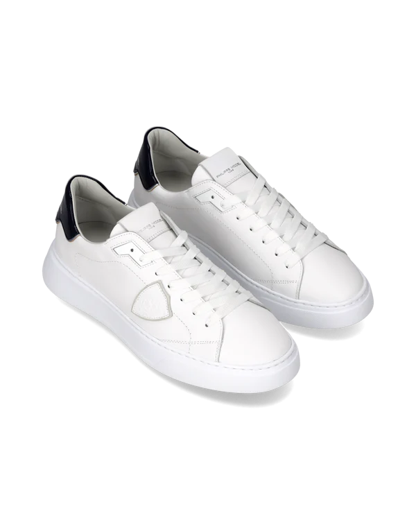 Sneaker Philippe Model Temple Low Uomo, modello BTLU V018, con design in pelle bianca e dettagli in blu.