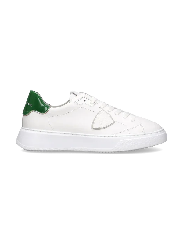 Sneaker uomo bianca in pelle con dettaglio verde sul tallone, suola in gomma