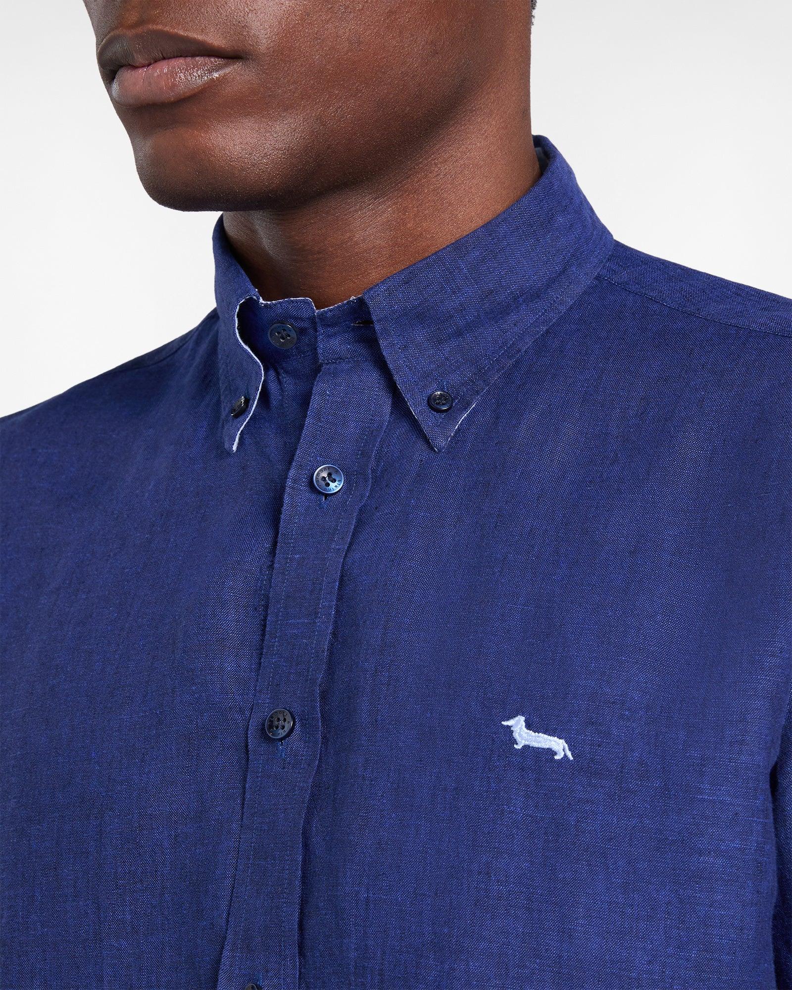 Camicia uomo lino blu con bottoni e logo cane ricamato, moda elegante Made in Italy