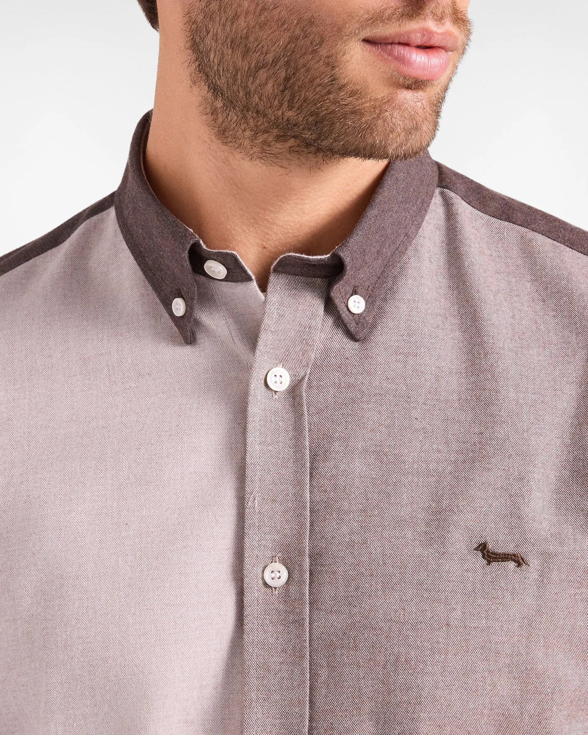 Camicia Harmont & Blaine Piazzetta in flanella Sahara - Dettaglio colletto e texture