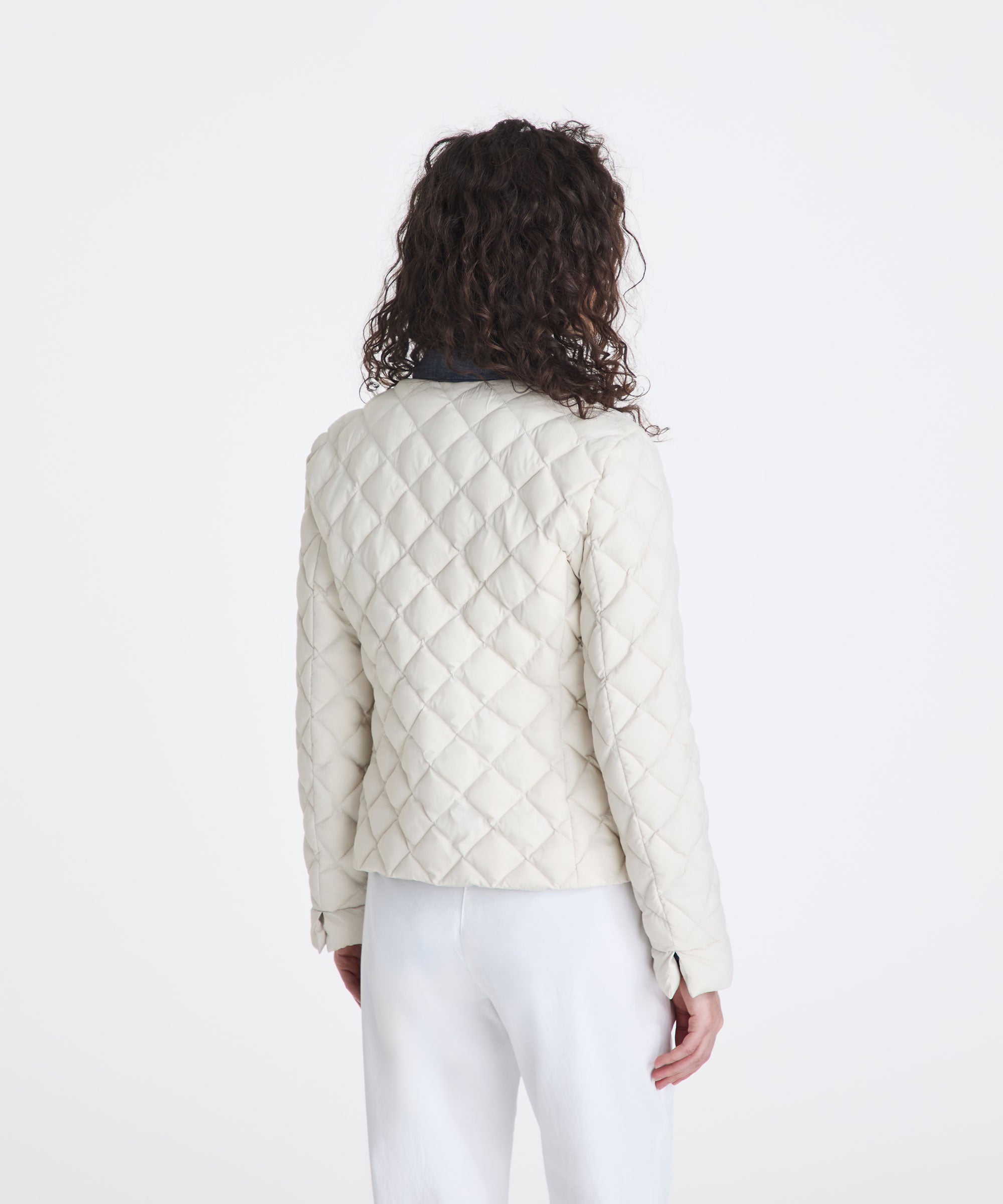 Giacca blouson PEUTEREY PED5617 in tessuto arricciato, dettaglio con cappuccio e chiusura frontale, vista frontale.