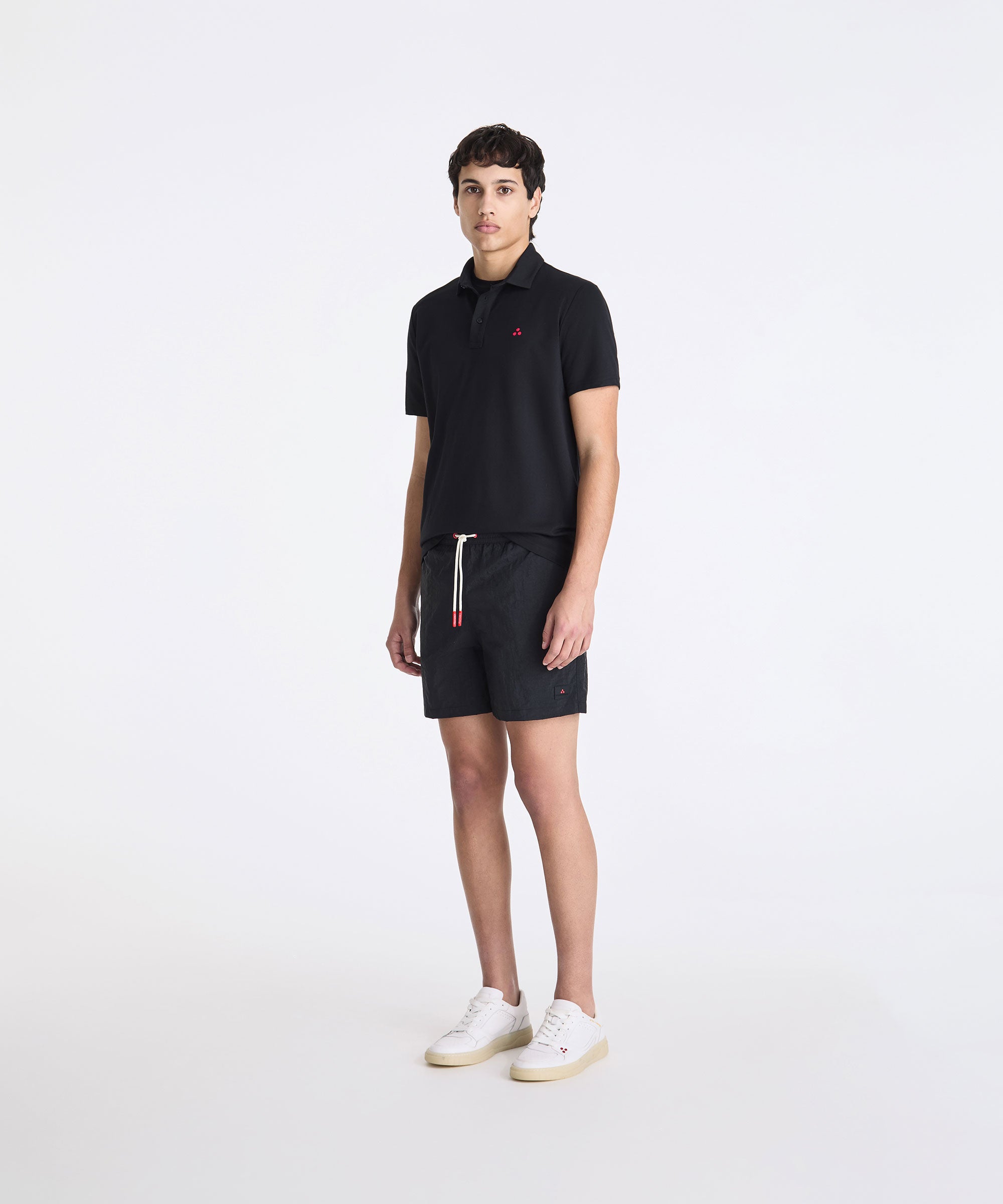 Camicia polo PEUTEREY Mezzola 02 in tessuto nero con collo classico, vista frontale, dettaglio elegante e sofisticato