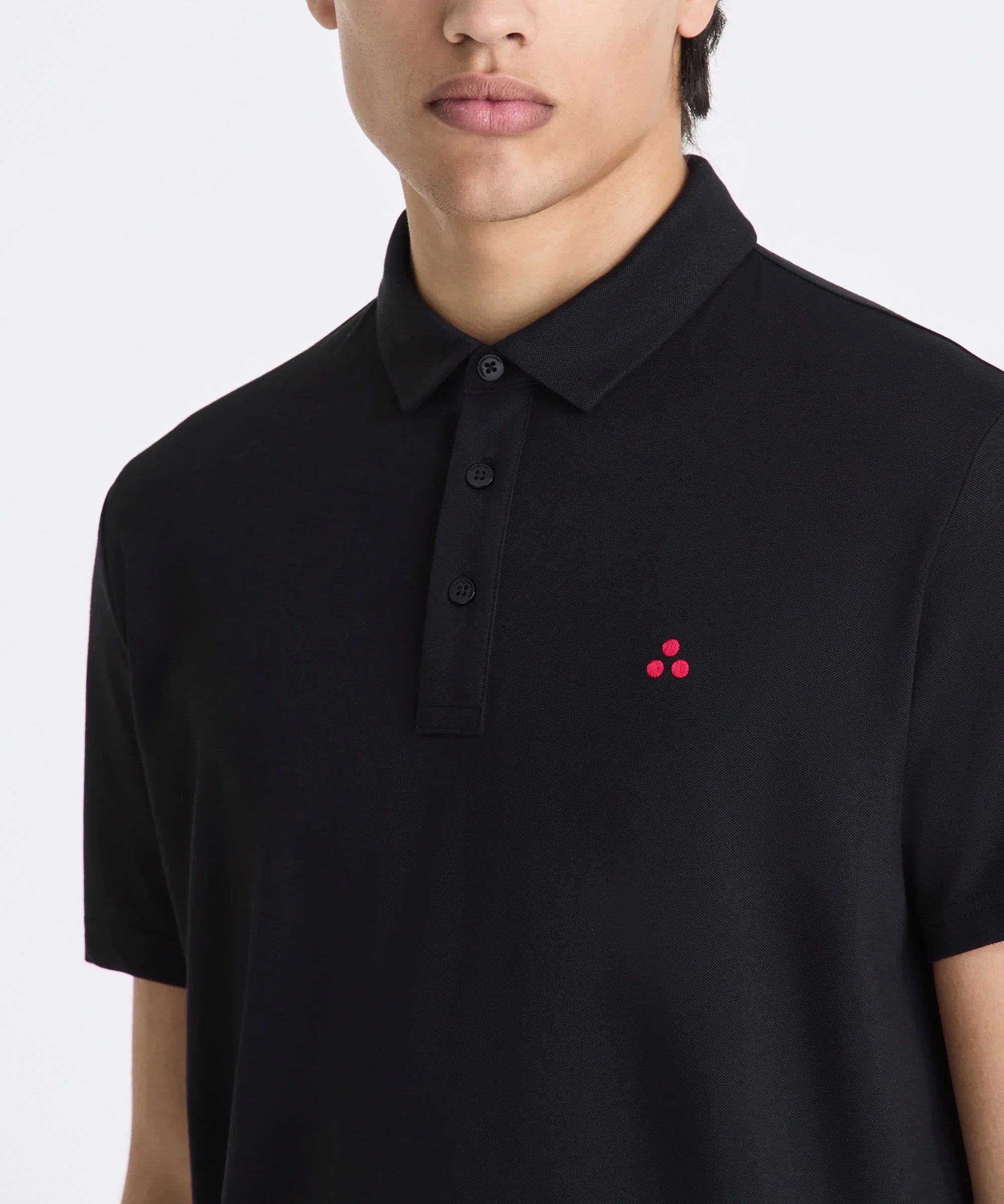 Polo uomo nera con logo rosso Peuterey, manica corta, stile casual elegante.