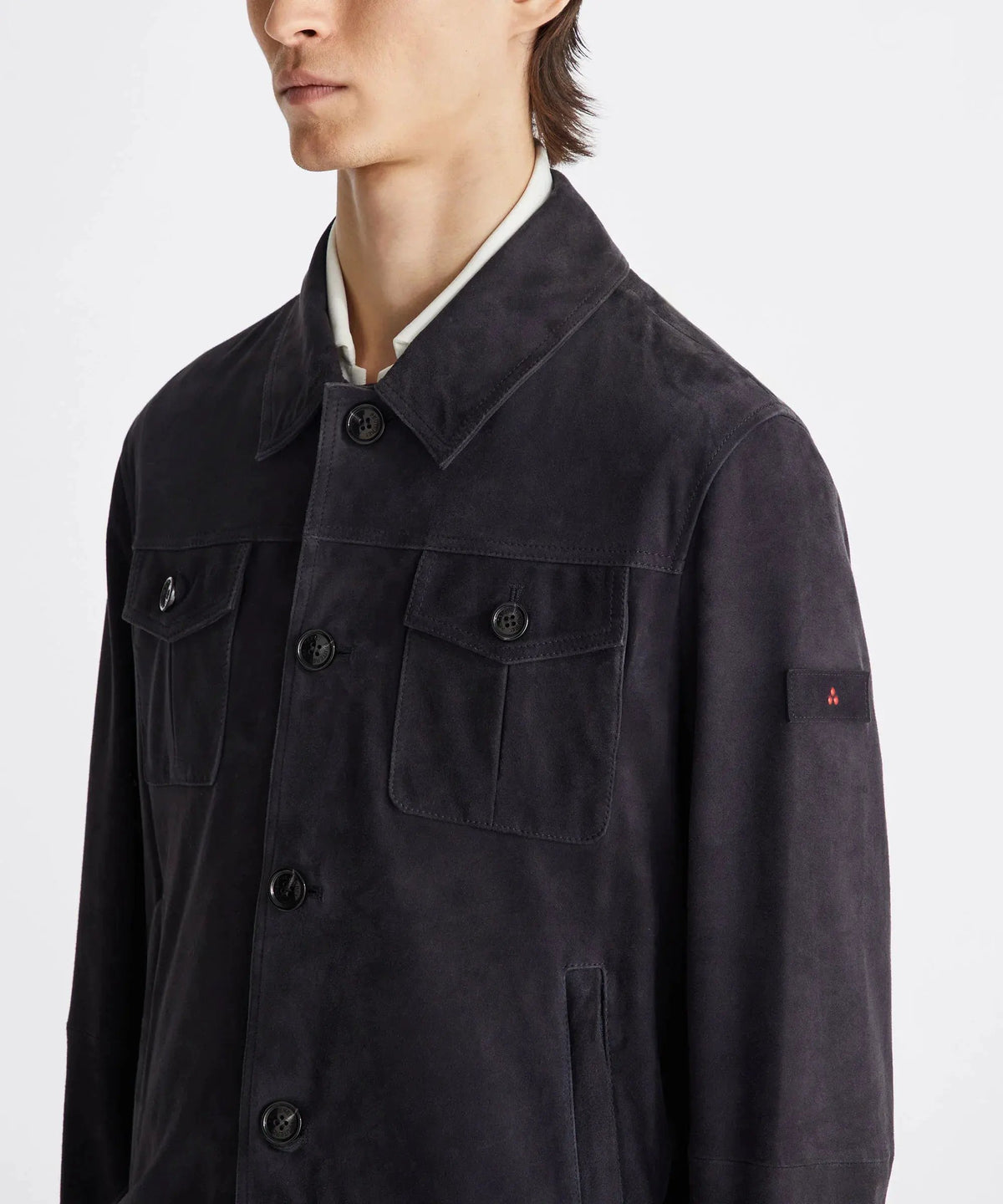 Giacca uomo in suede scamosciato nero con tasche frontali e bottoni, stile casual elegante