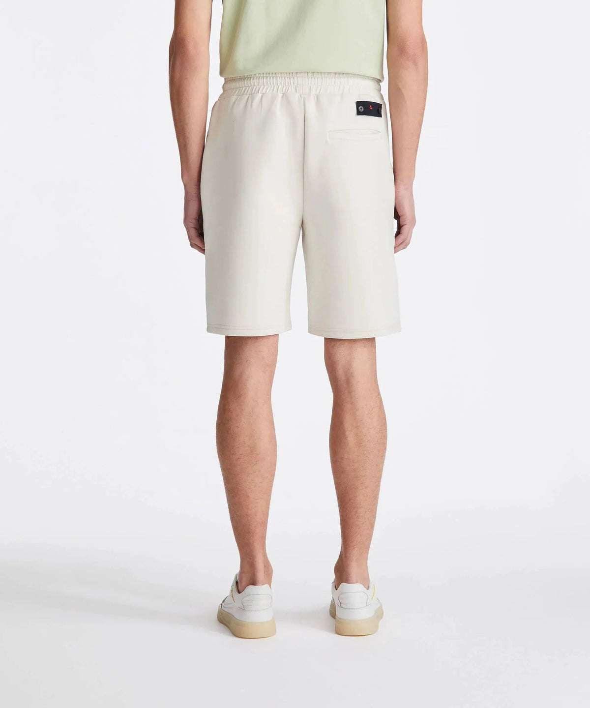 Shorts uomo beige eleganti con tasca posteriore, abbigliamento estivo casual