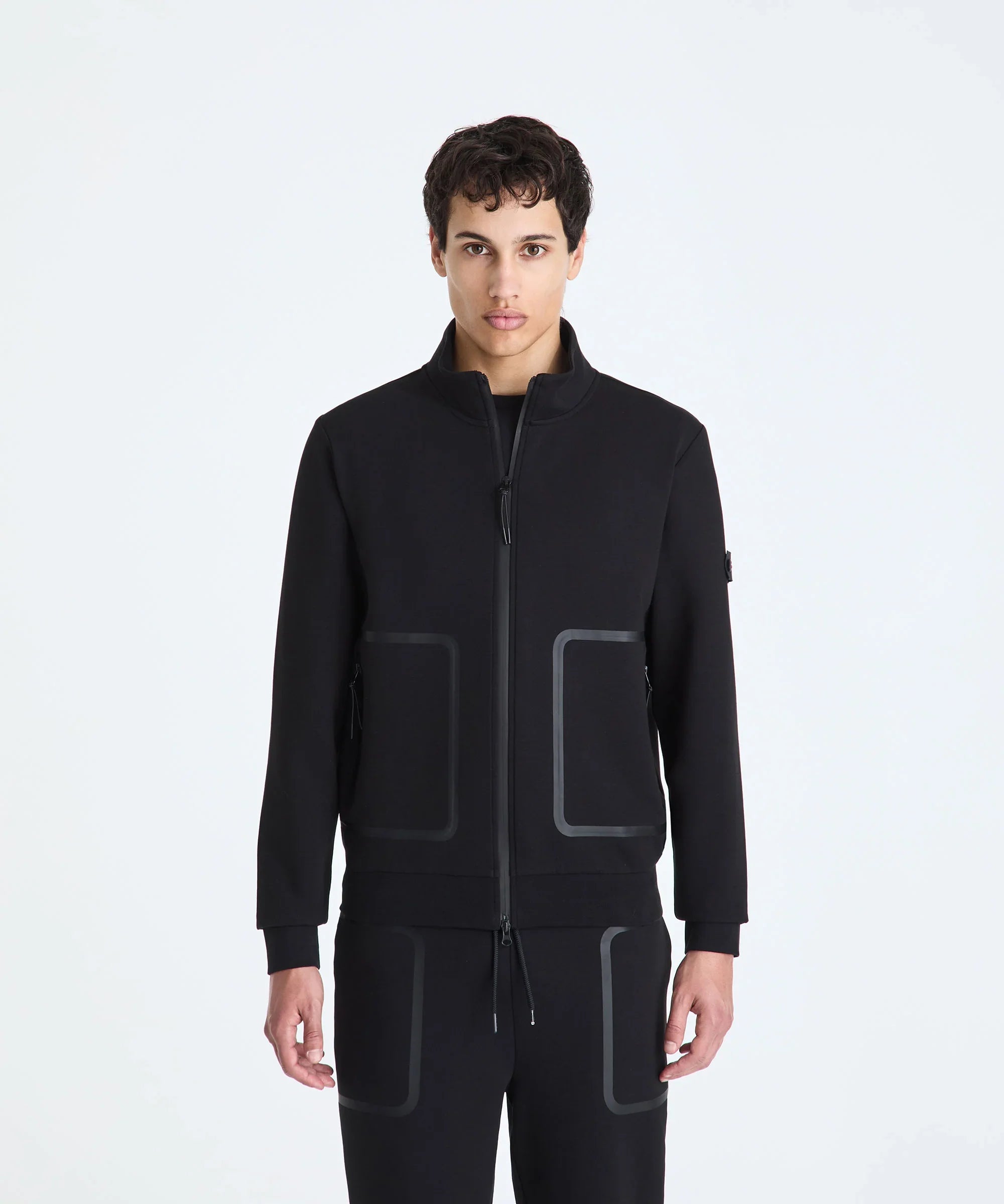 Giacca uomo nera con zip e tasche frontali, stile moderno, abbigliamento casual