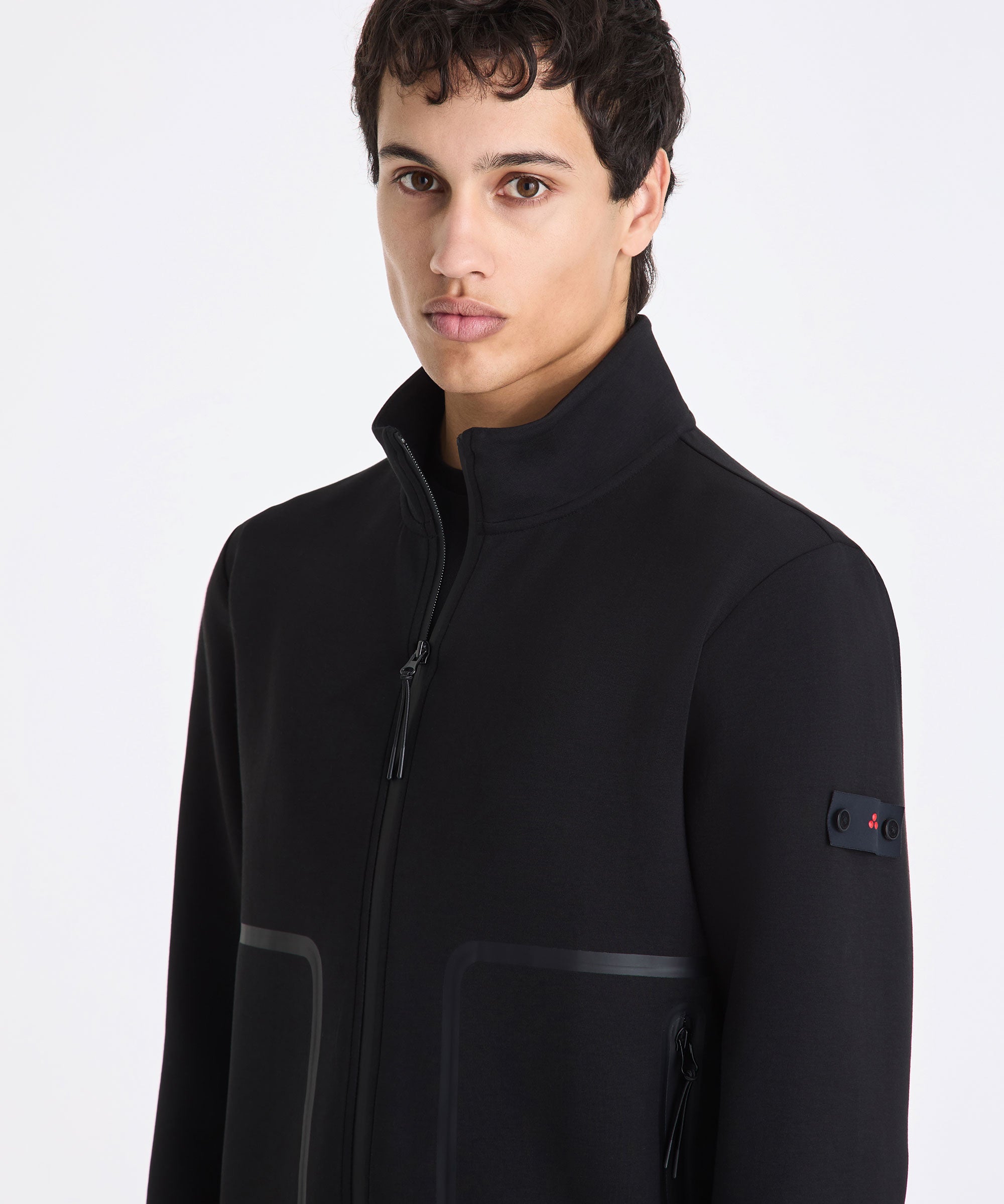 Felpa PEUTEREY Scott in tessuto morbido colore nero, con logo sul petto e vestibilità comoda, vista frontale.