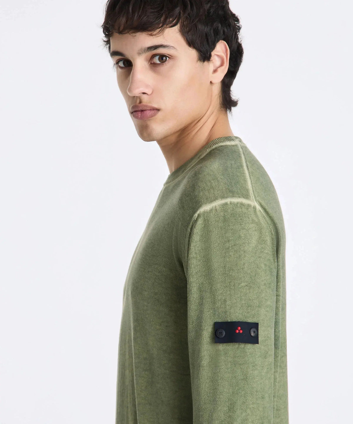 Maglia uomo verde Peuterey con patch logo sulla manica, stile casual elegante
