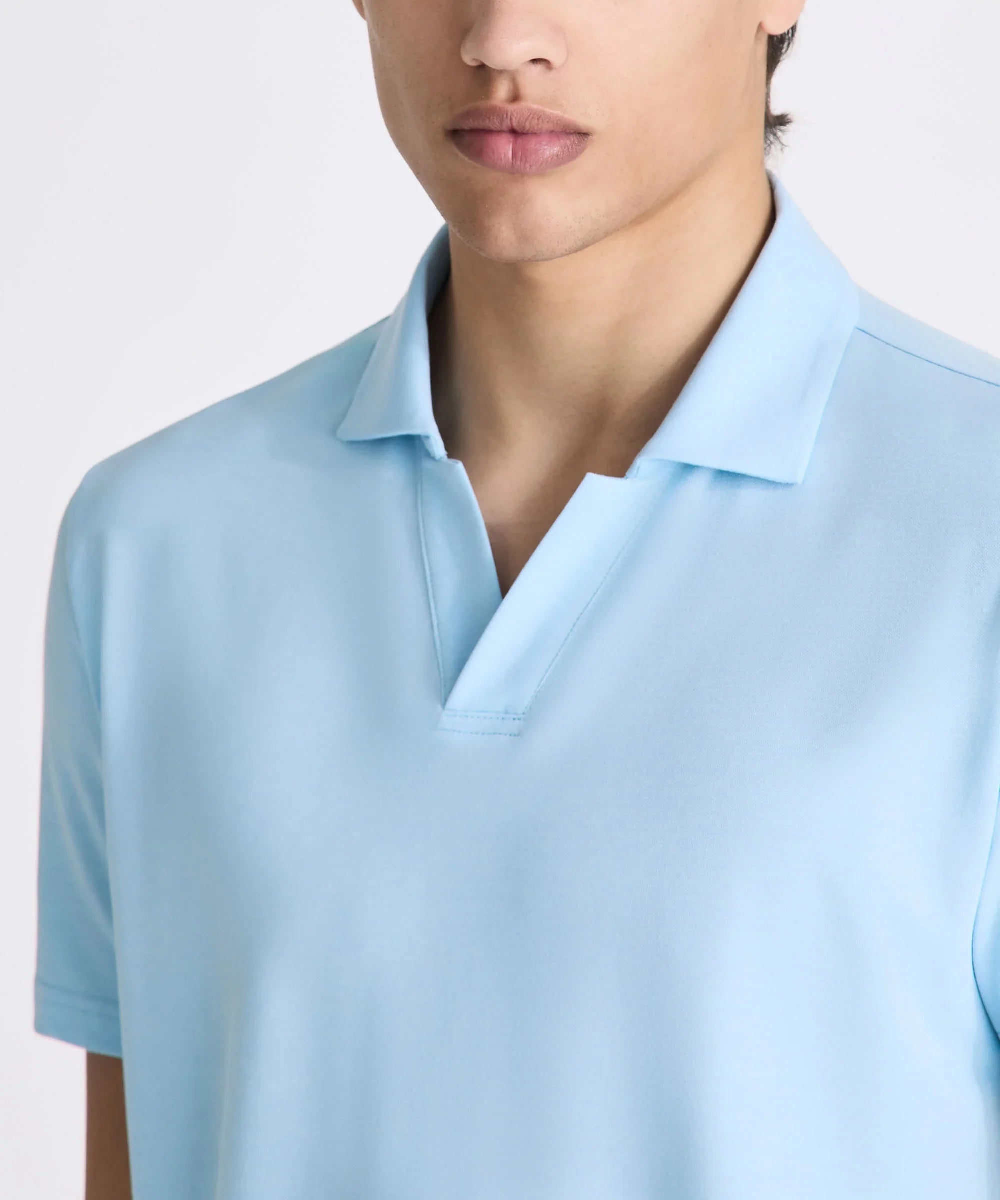 Polo uomo celeste manica corta, design classico, tessuto leggero, moda primavera estate